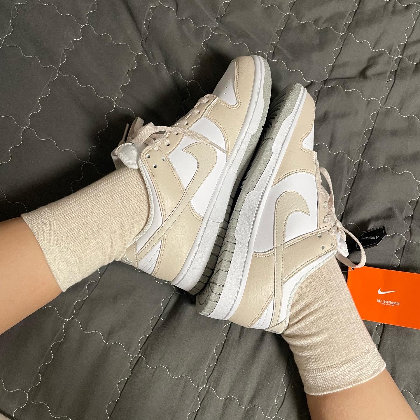 (W) Nike Dunk Low Next Nature Light Orewood Brown 착용 스타일 - 3