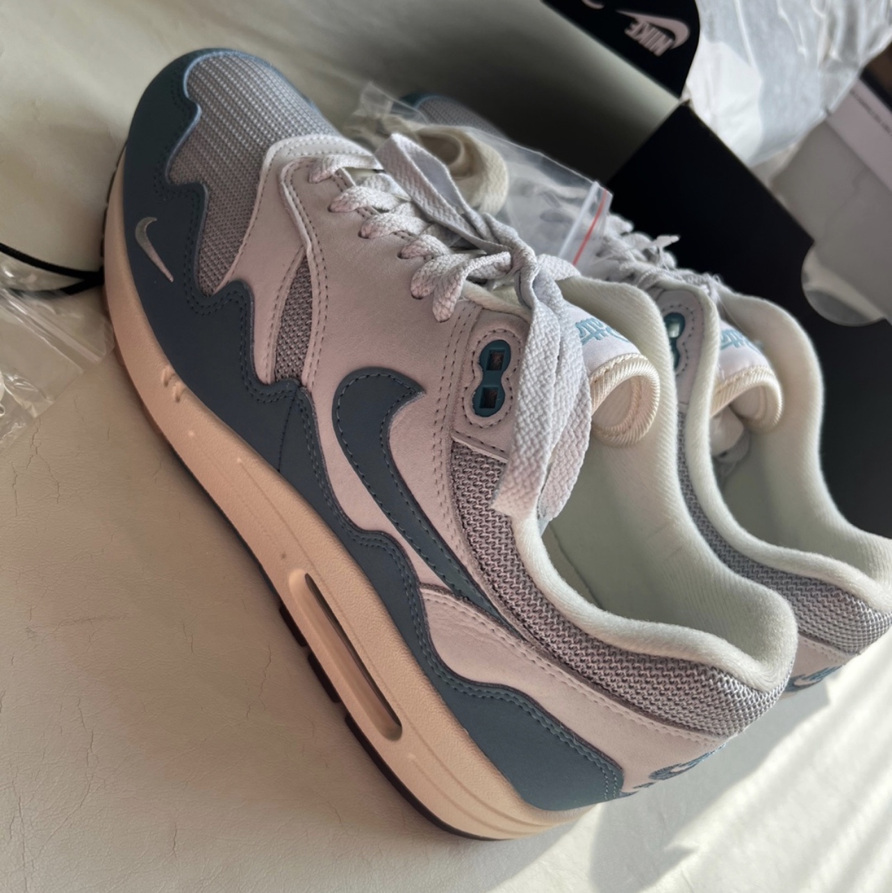 Nike x Patta Air Max 1 Noise Aqua 착용 스타일