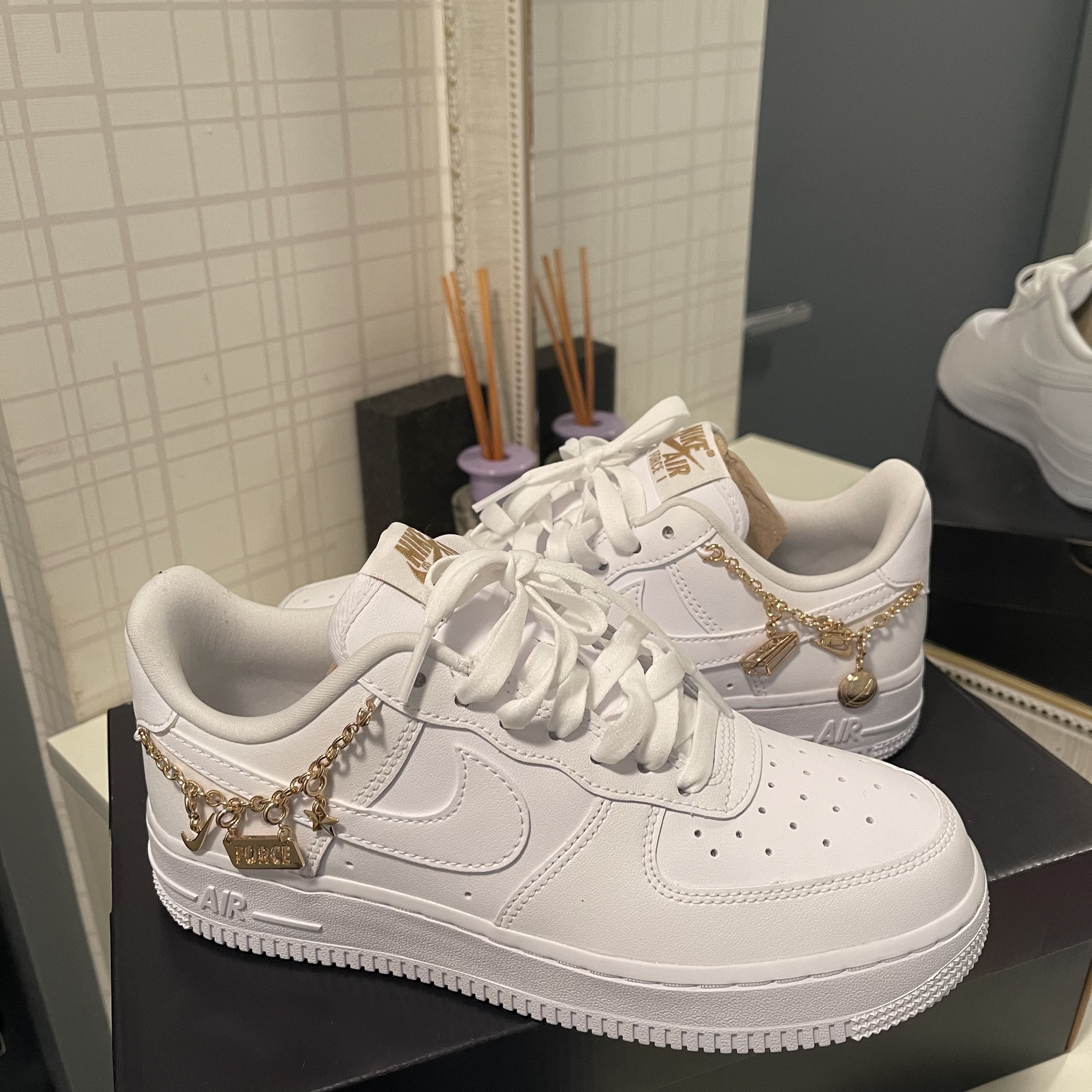 (W) Nike Air Force 1 '07 LX White Pendant 착용 스타일