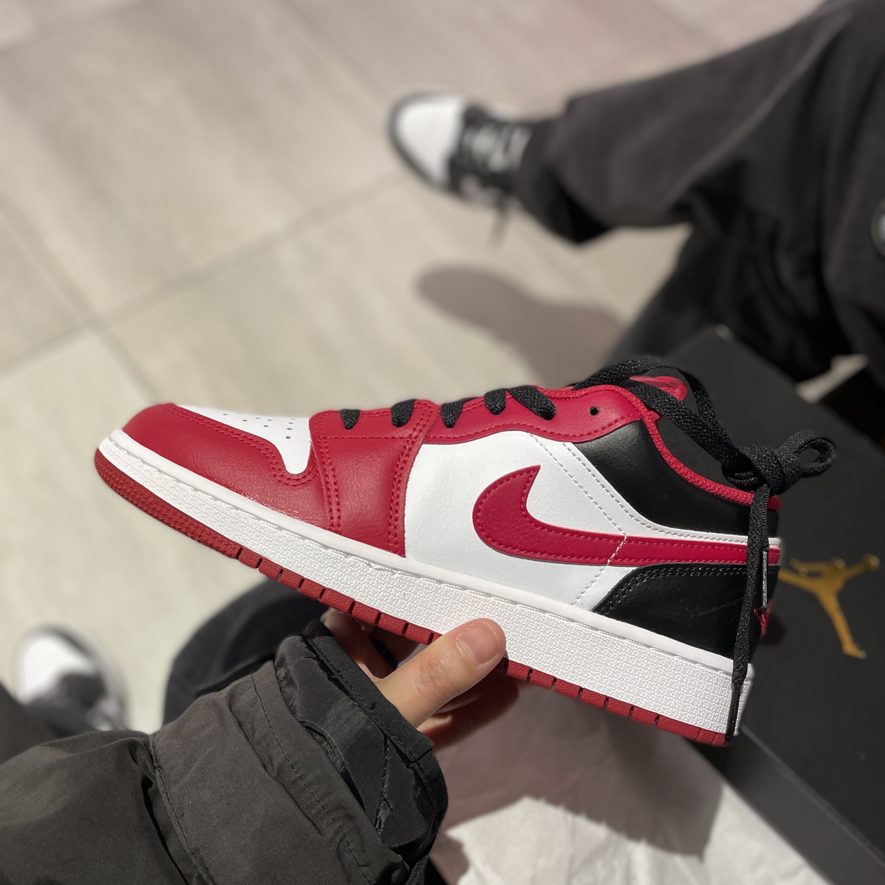 (GS) Jordan 1 Low White Gym Red Black 착용 스타일