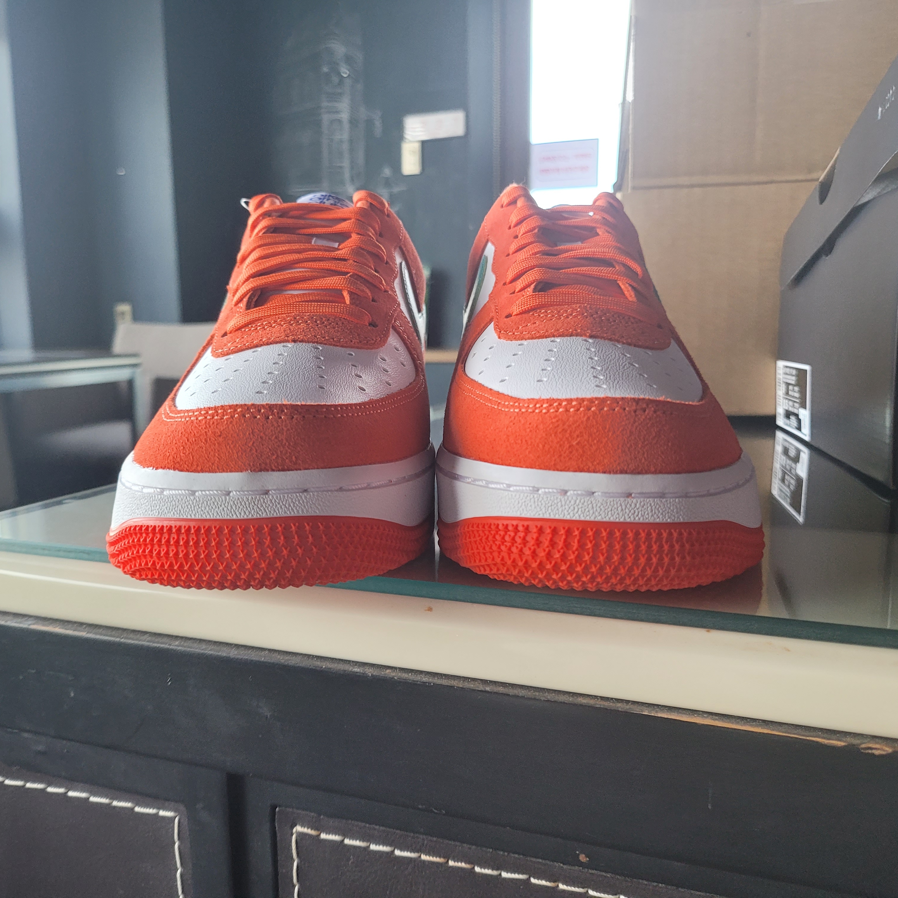 Nike Air Force 1 '07 LV8 Athletic Club Rush Orange Washed Teal 착용 스타일