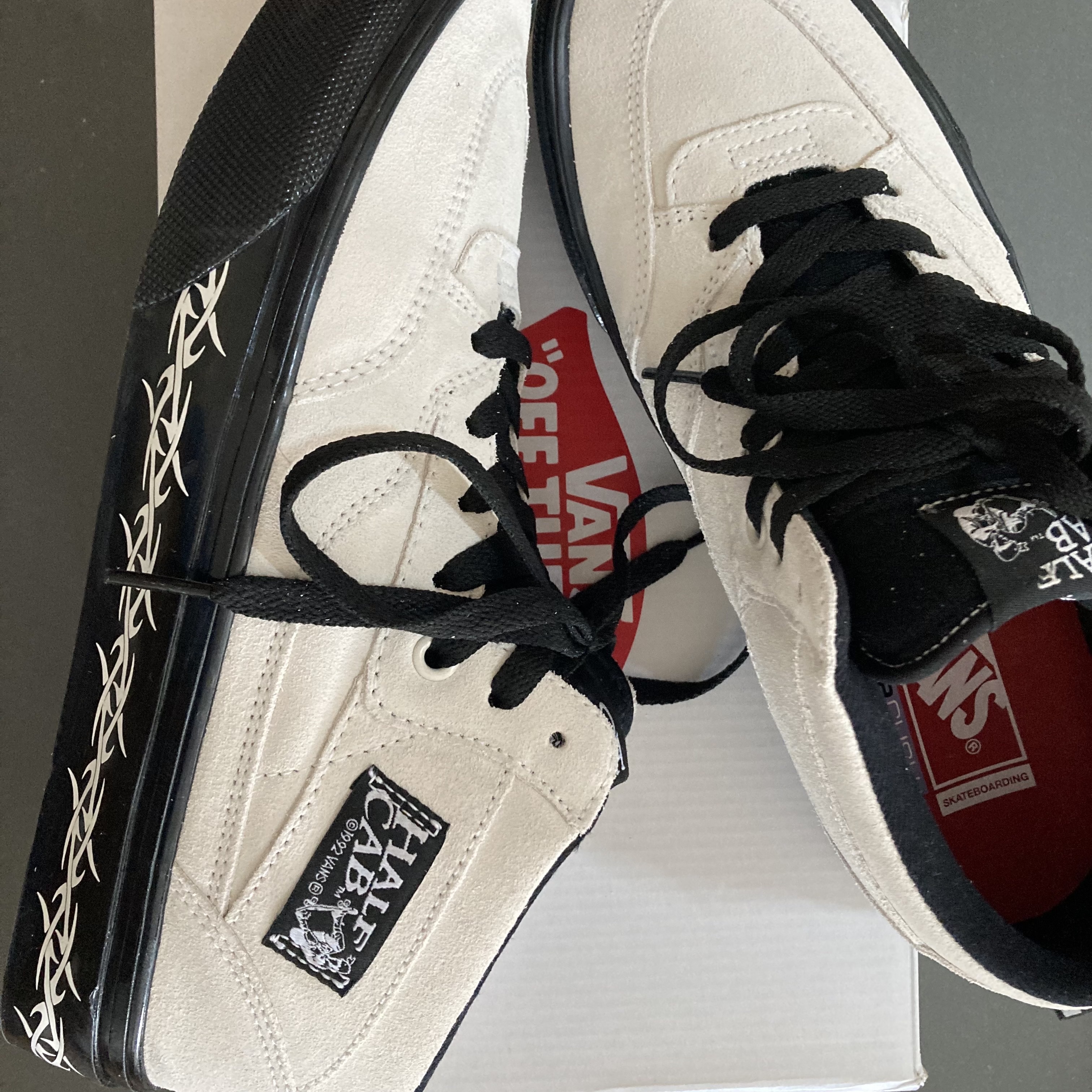 Vans x Supreme Skate Half Cab Tribal Cream 착용 스타일 - 1