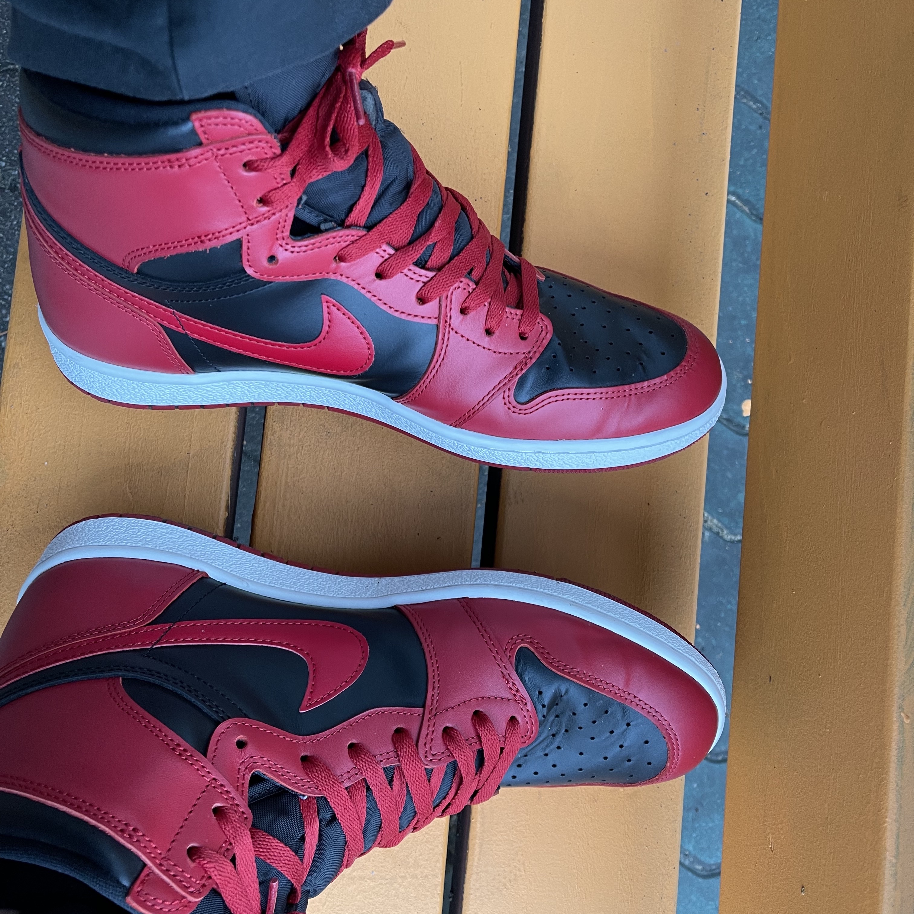 Jordan 1 High 85 Varsity Red 착용 스타일 - 2