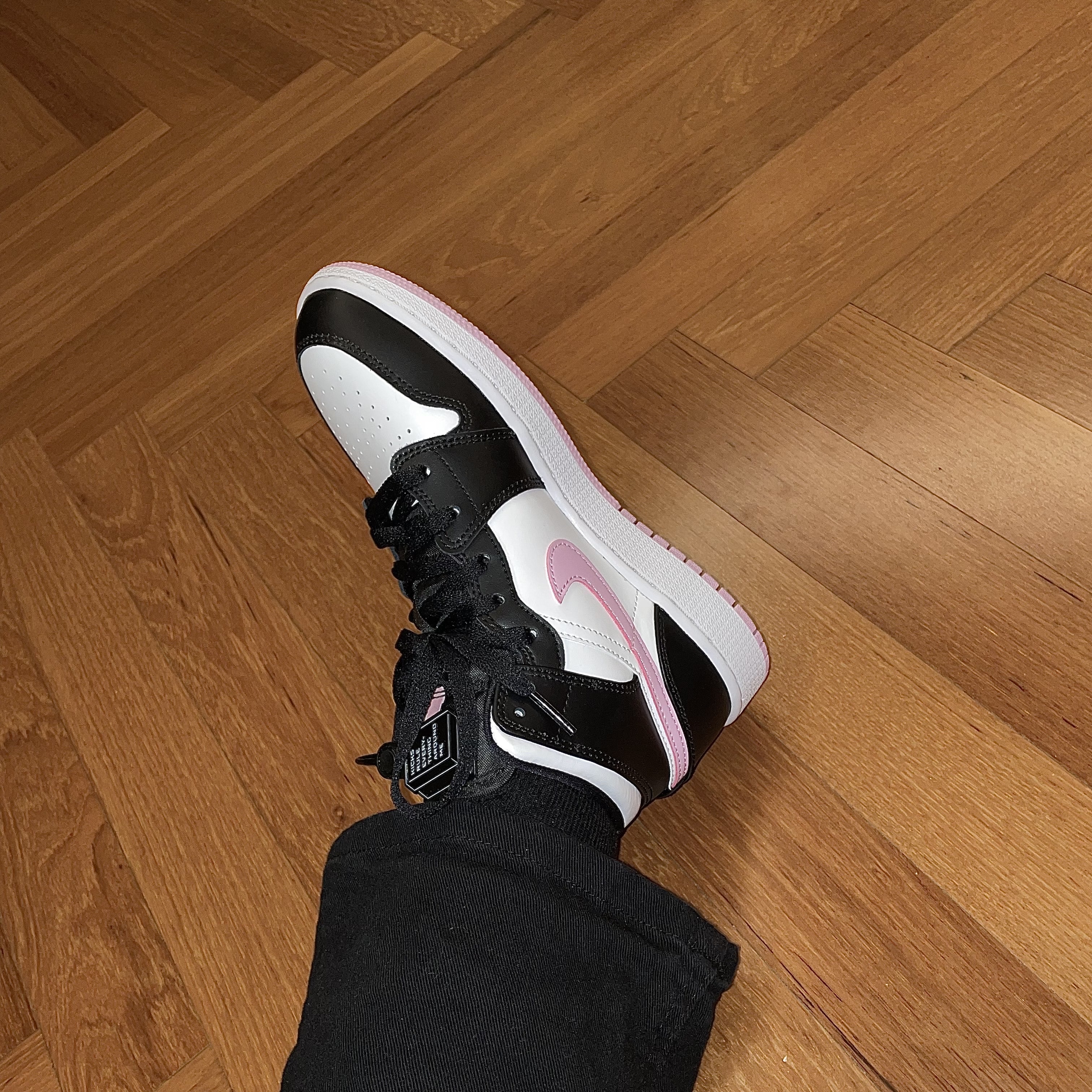 (GS) Jordan 1 Mid Light Arctic Pink 착용 스타일 - 2
