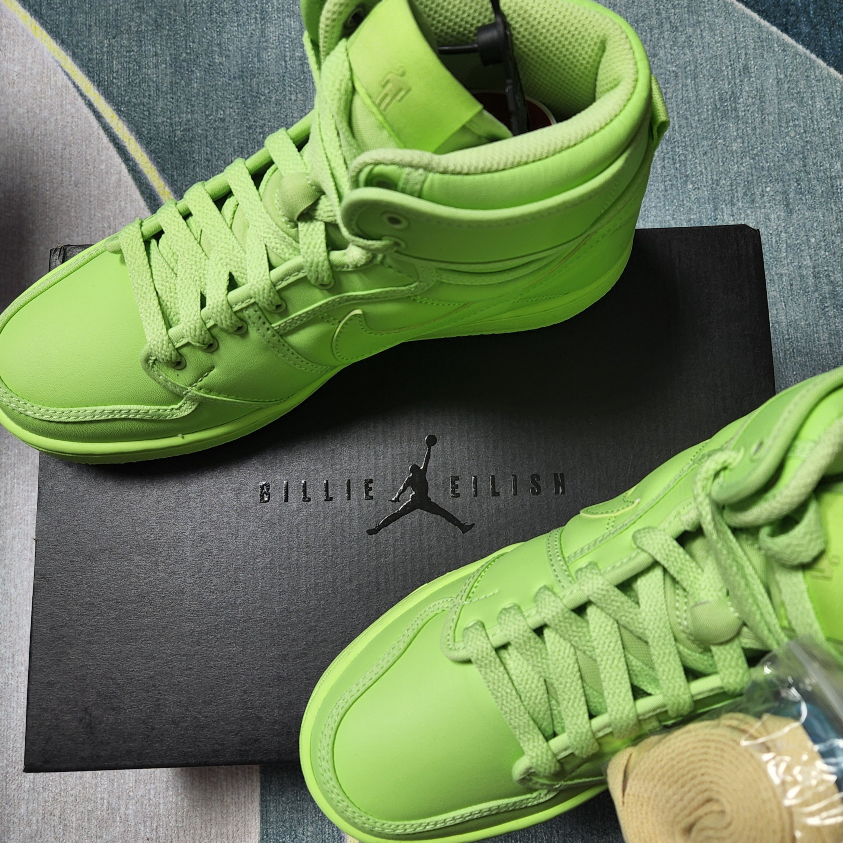 (W) Jordan 1 x Billie Eilish KO SP Lime Green 착용 스타일 - 1