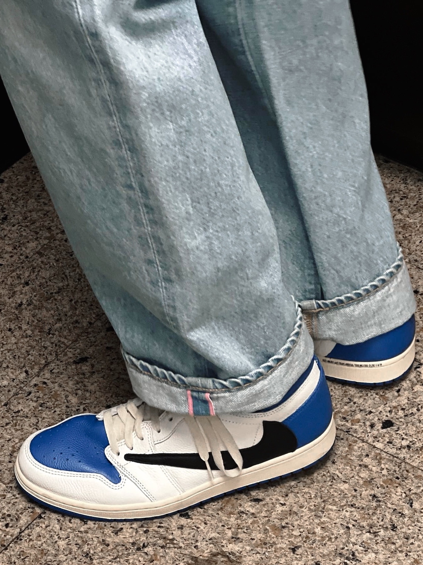 Jordan 1 x Travis Scott x Fragment Retro High OG SP Military Blue 착용 스타일 - 2