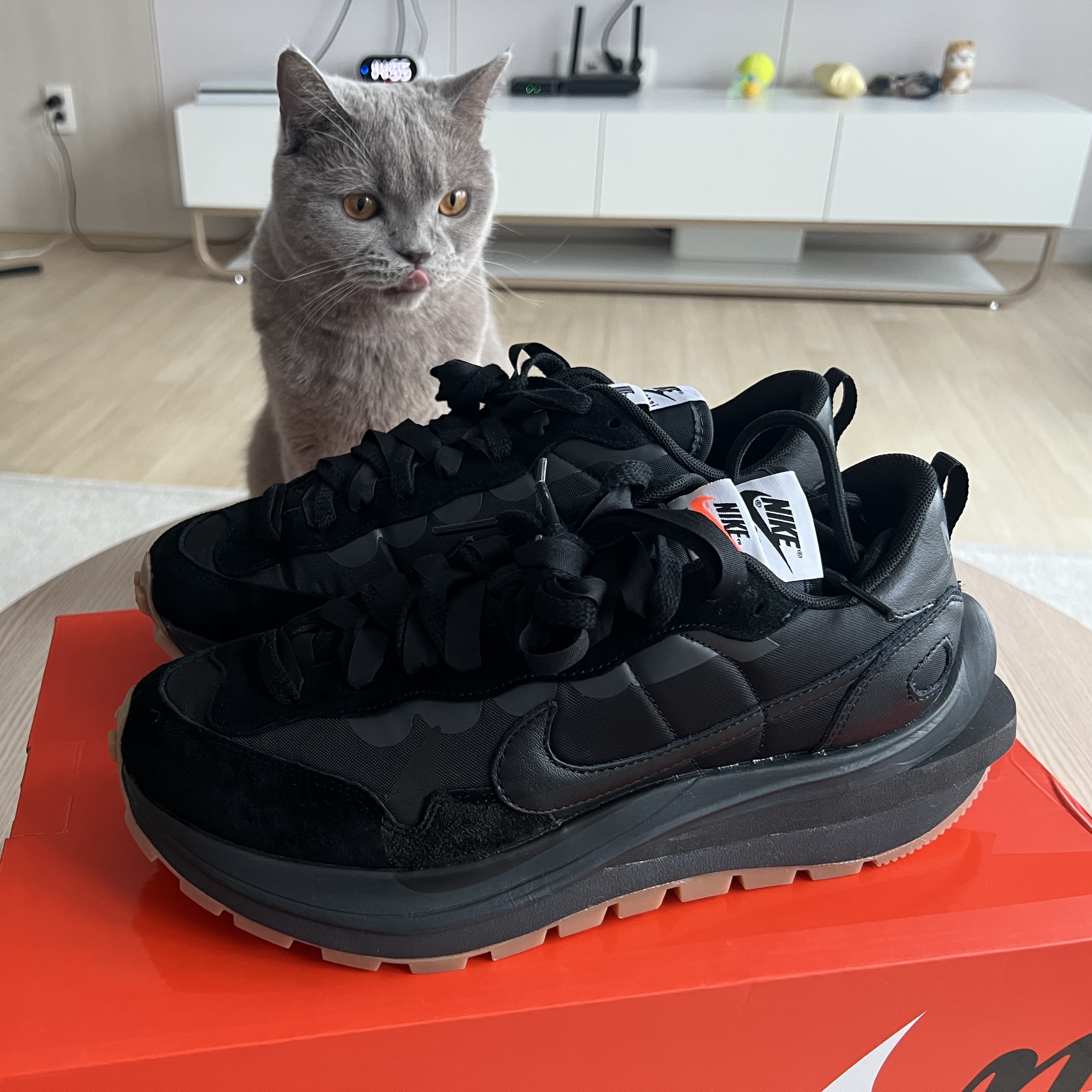 Nike x Sacai VaporWaffle Black and Gum 착용 스타일 - 1