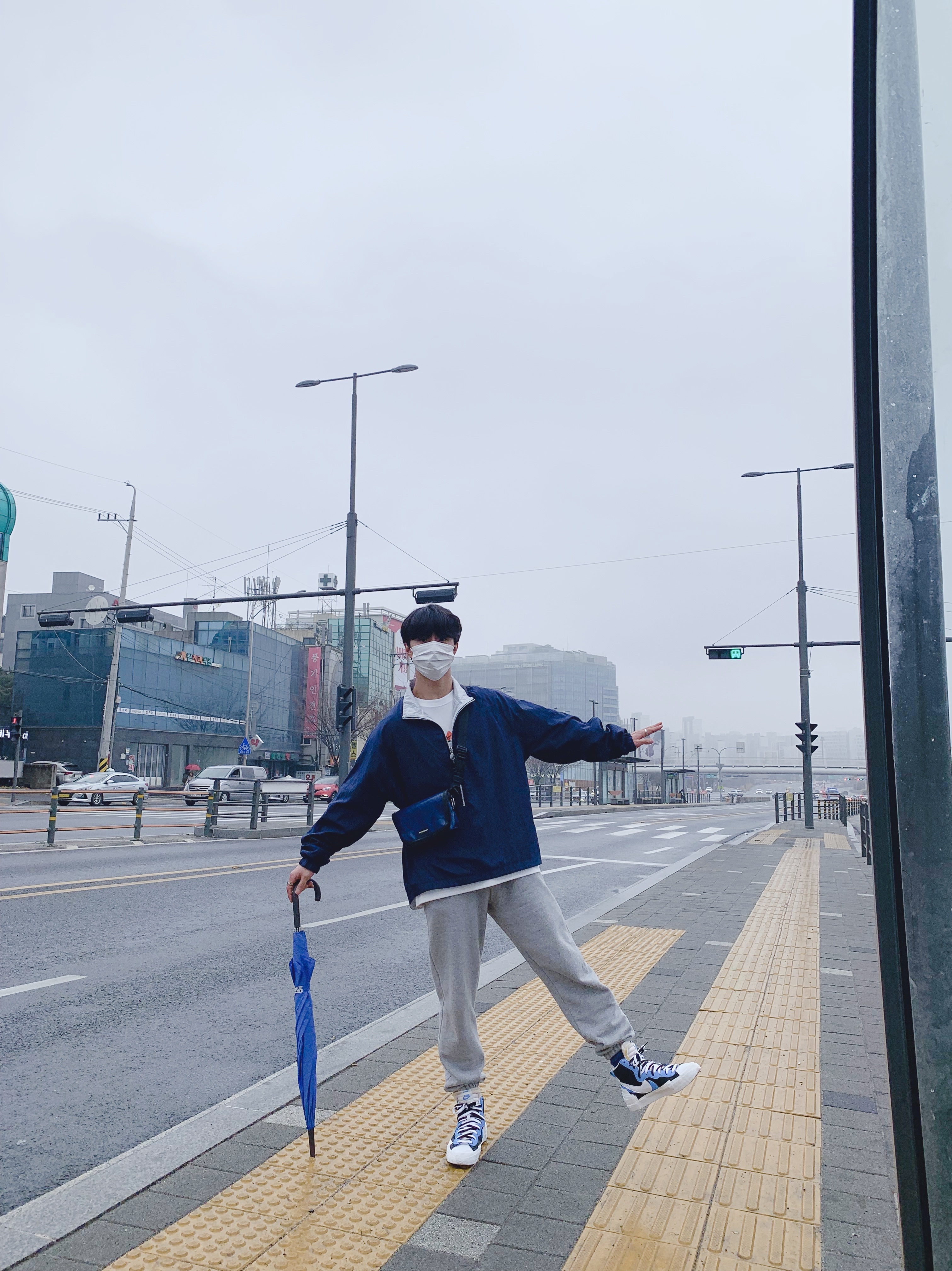 Nike x Sacai Blazer Mid White Black Legend Blue, Nike x Kim Jones Reversible Wind Breaker Navy - US/EU 착용 스타일 - 2