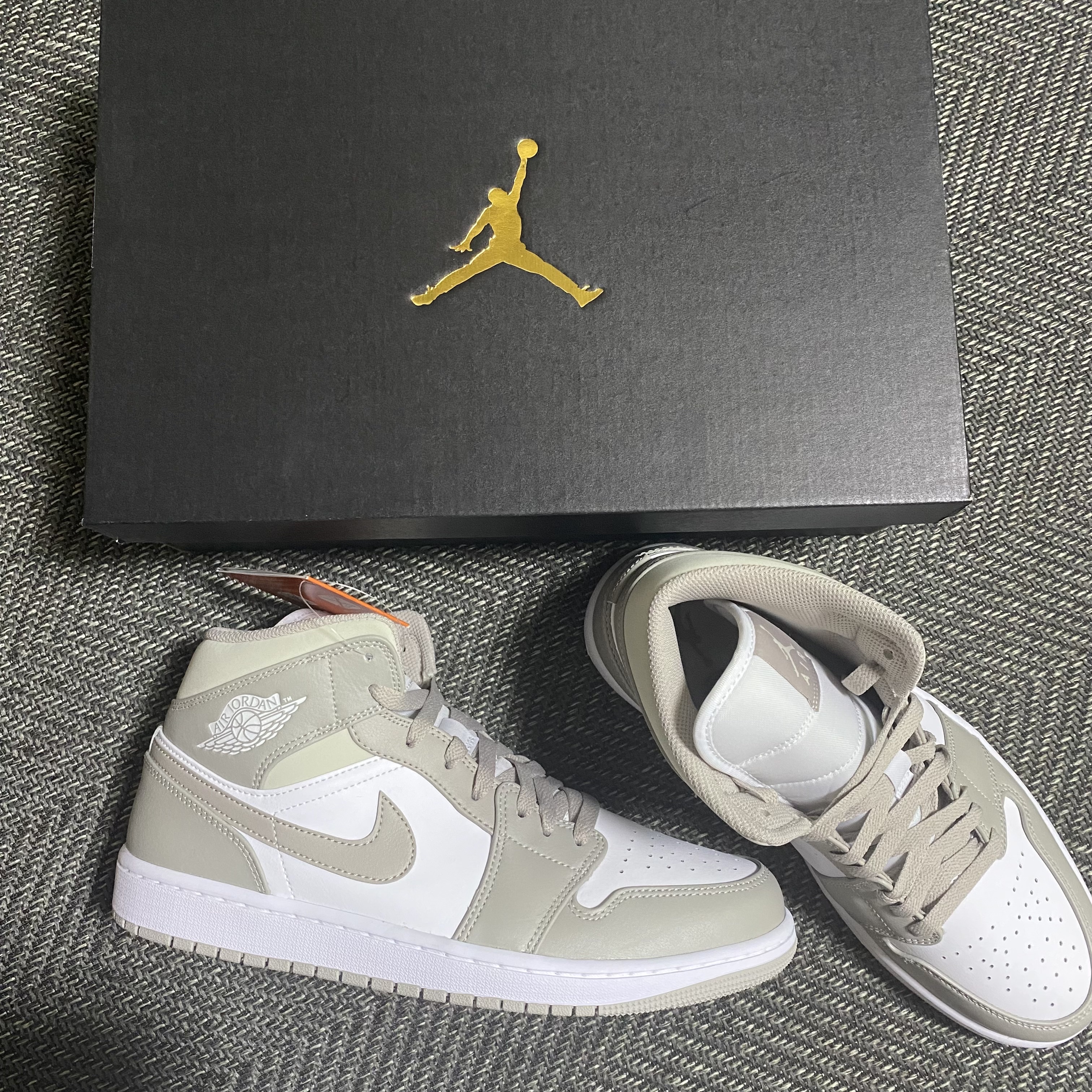 Jordan 1 Mid College Grey 착용 스타일 - 3