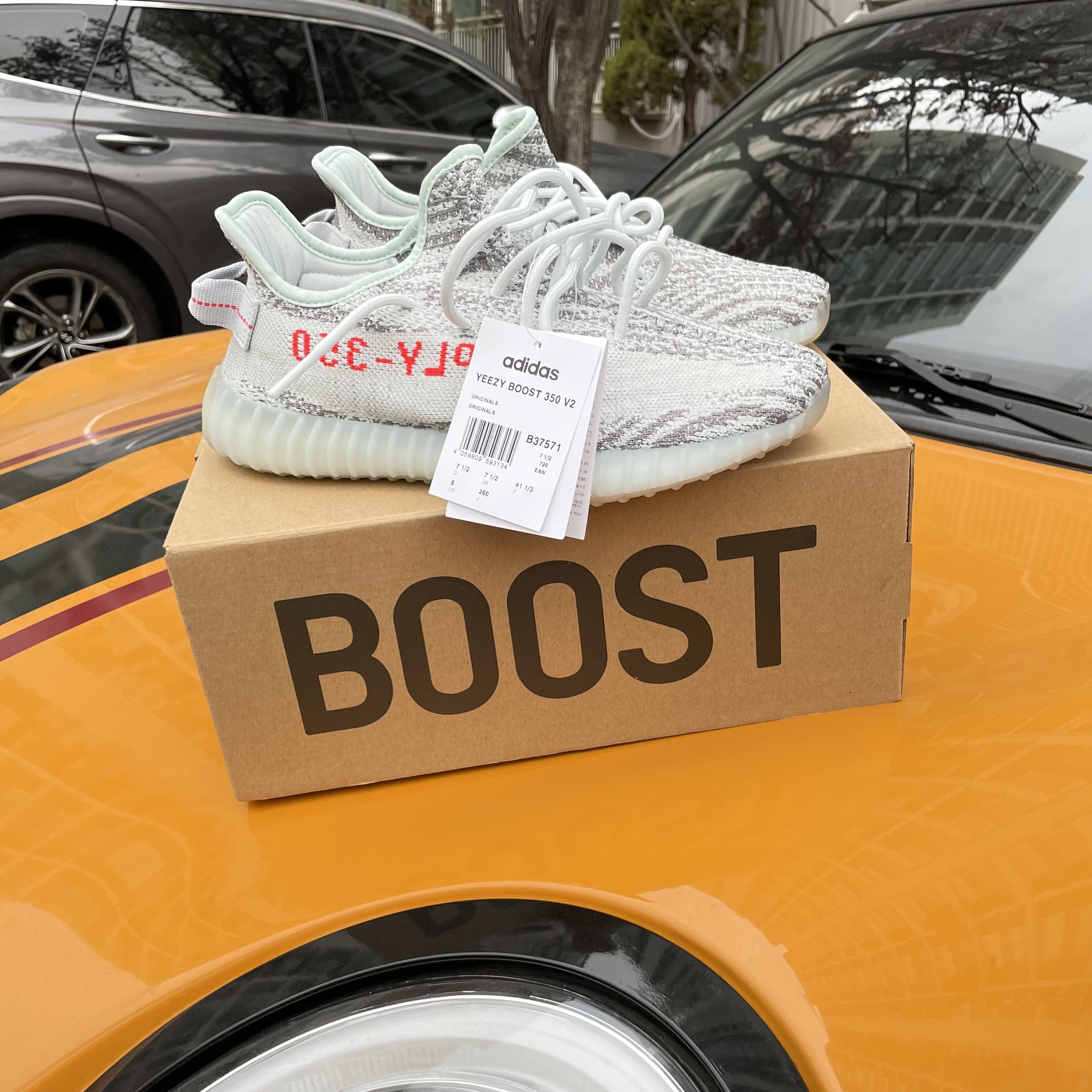 Adidas Yeezy Boost 350 V2 Blue Tint 2017 착용 스타일 - 1
