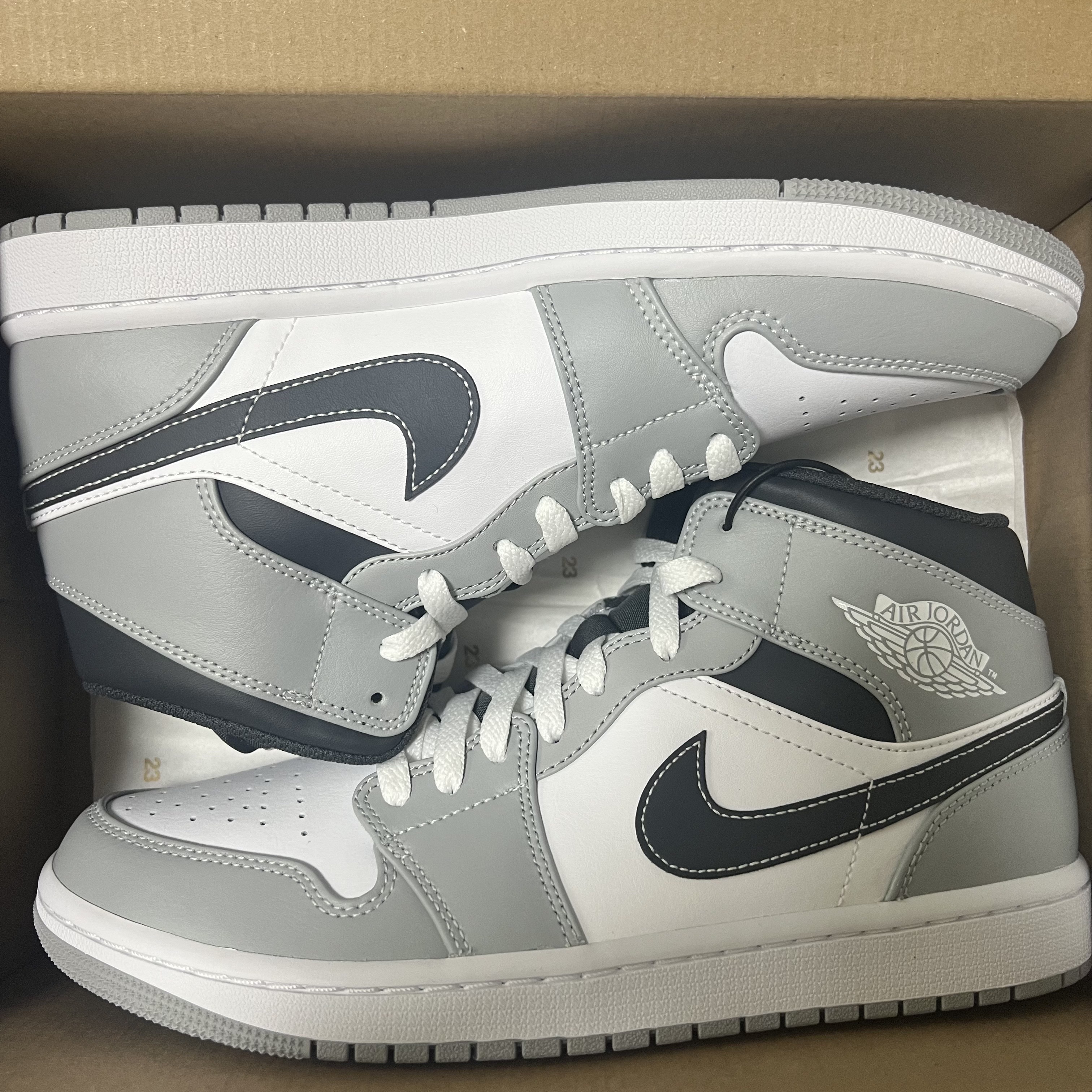 Jordan 1 Mid Light Smoke Grey Anthracite 착용 스타일