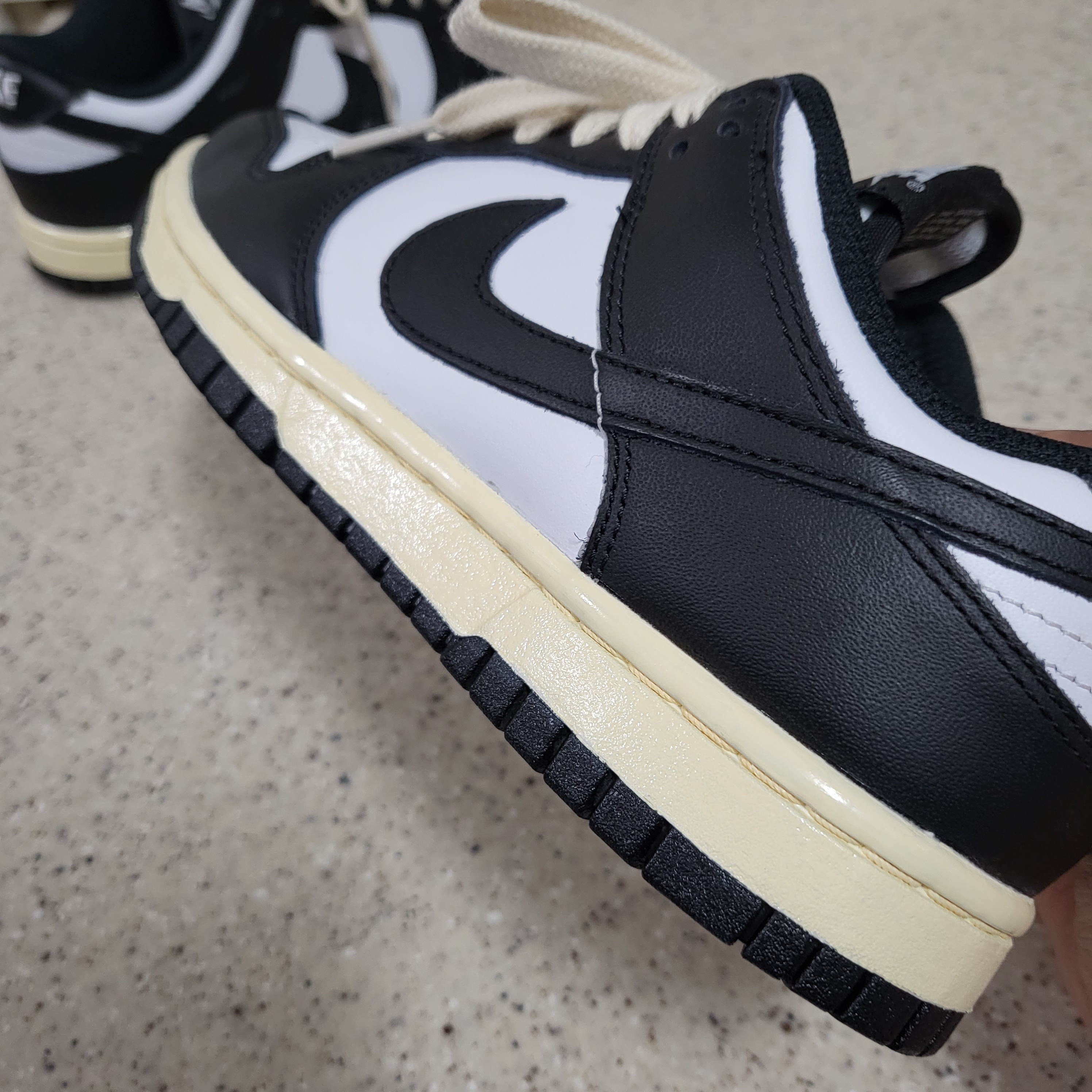 Nike Dunk Low Retro Black 착용 스타일 - 2