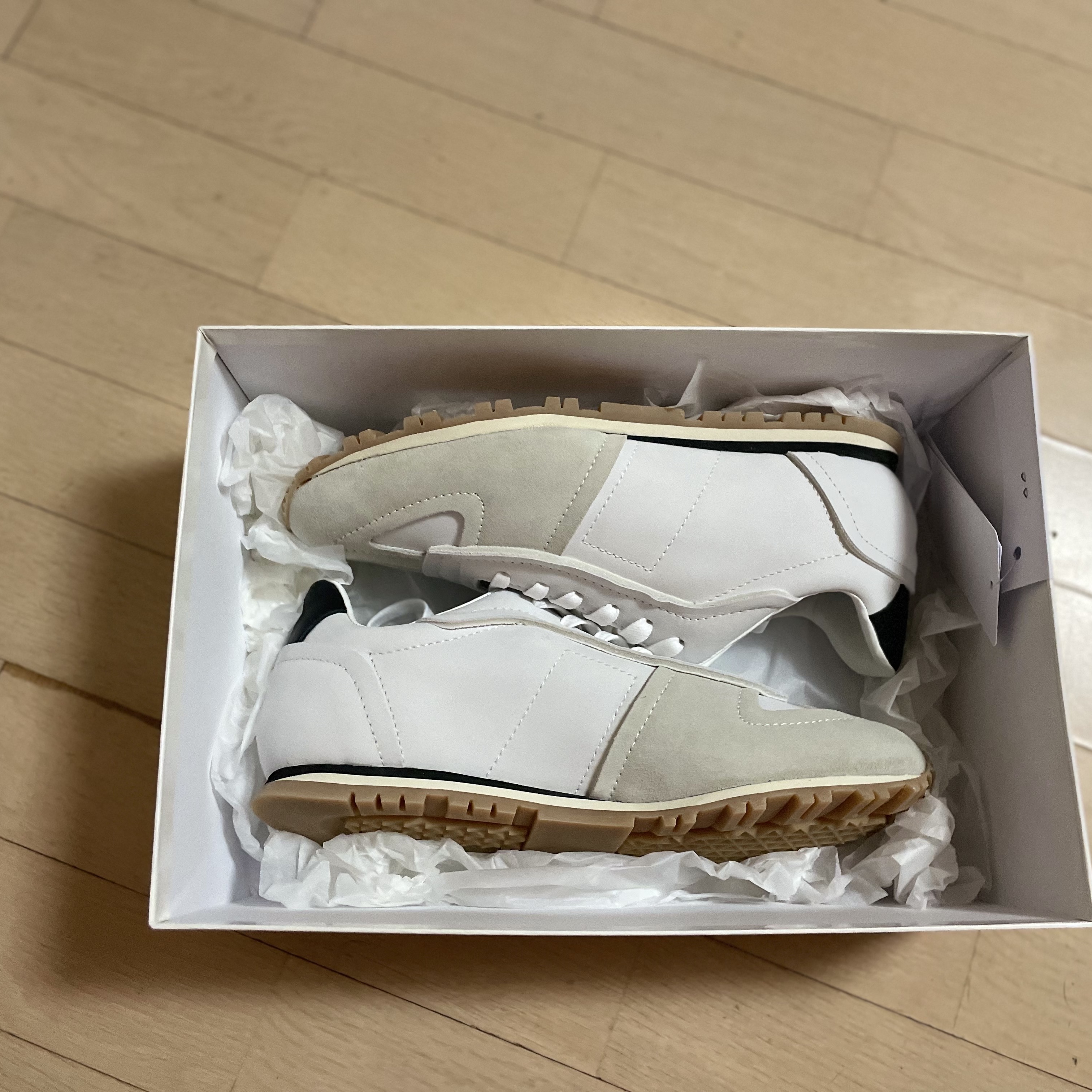 Maison Margiela Replica Runners White 착용 스타일 - 4