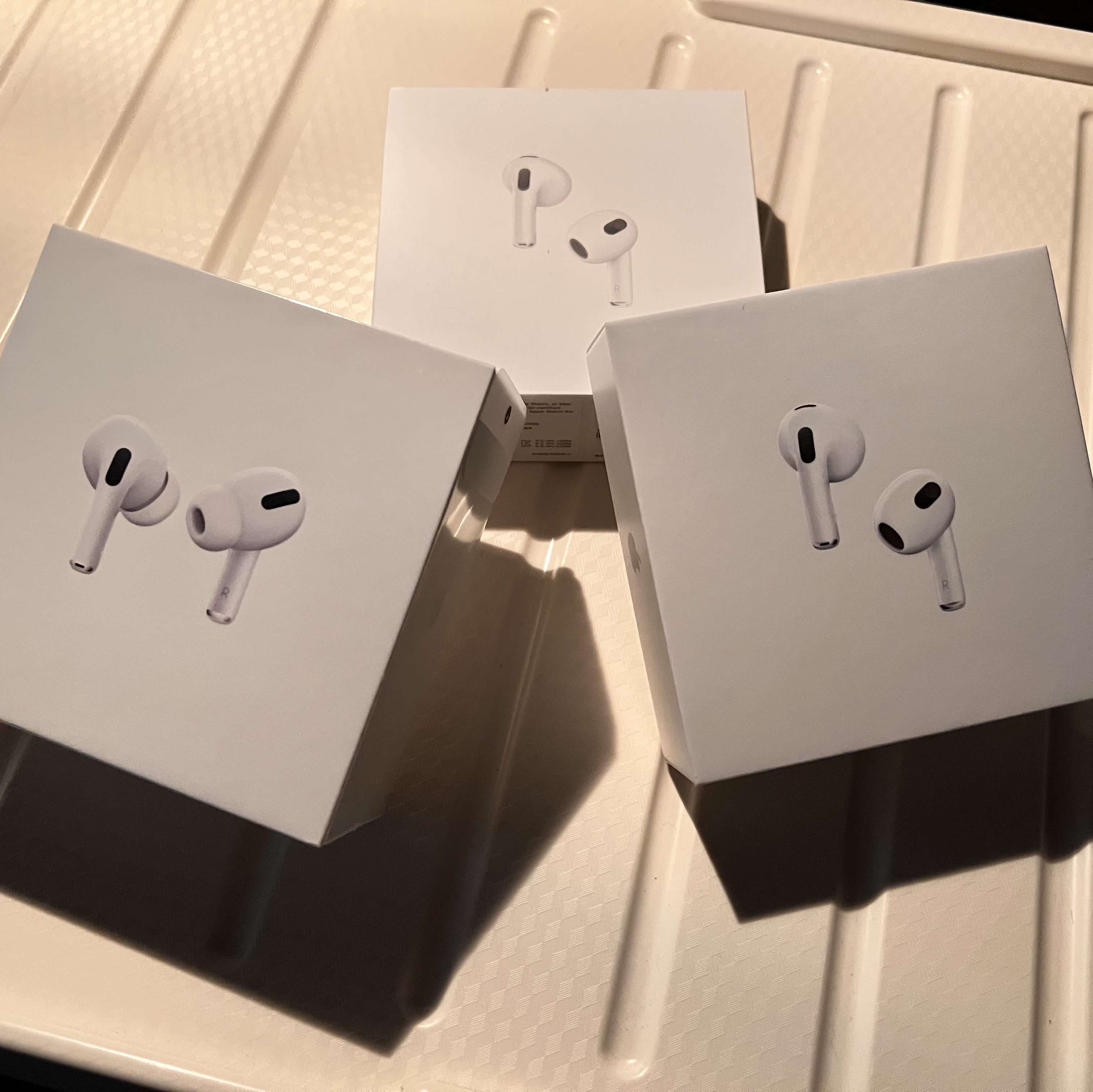 Apple AirPods Pro with MagSafe Charging Case (Korean Ver.), Apple Airpods 3rd Gen with MagSafe Charging Case (Korean Ver.) 착용 스타일
