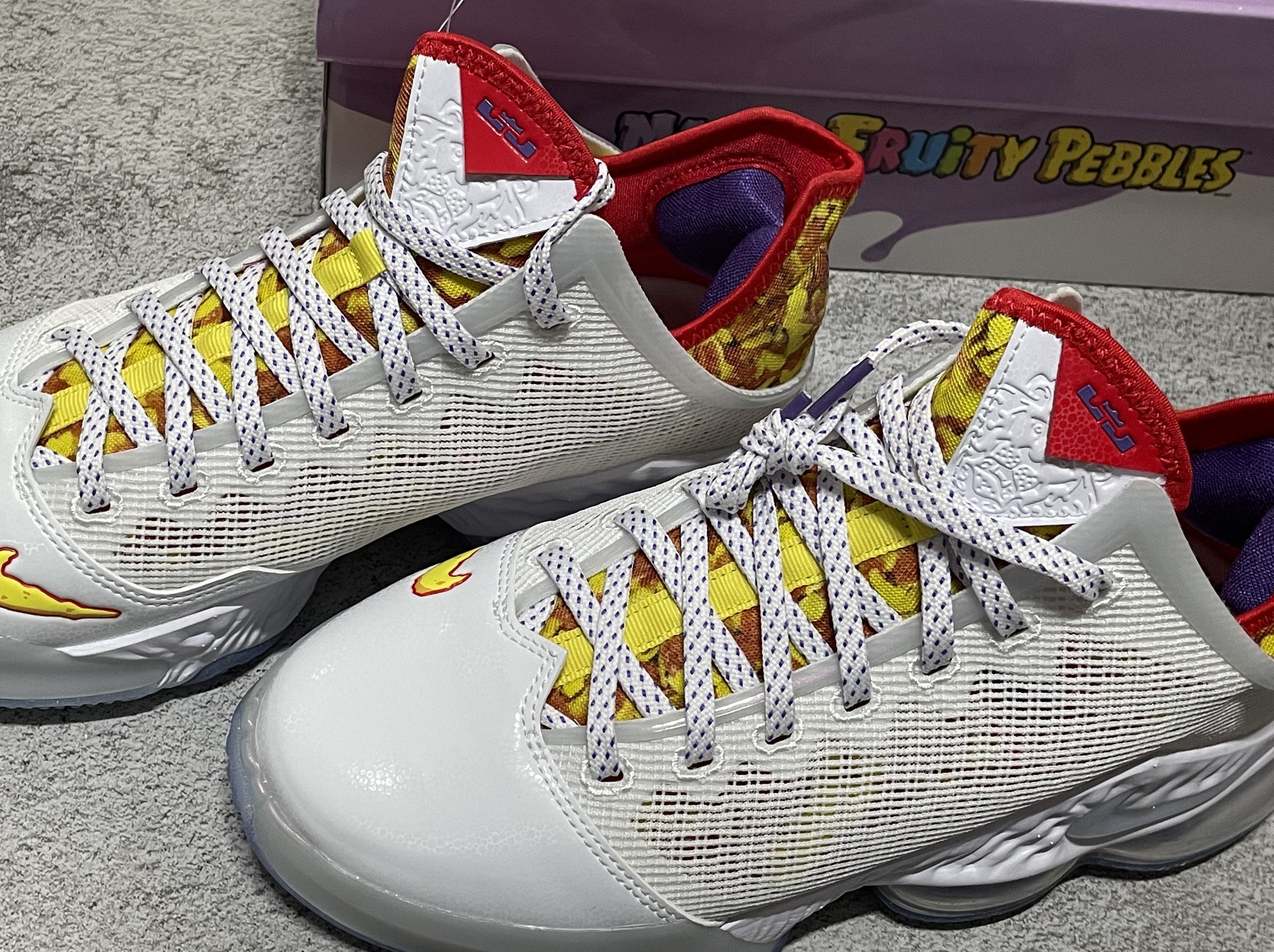 Nike LeBron XIX Low Magic Fruity Pebbles 착용 스타일 - 1