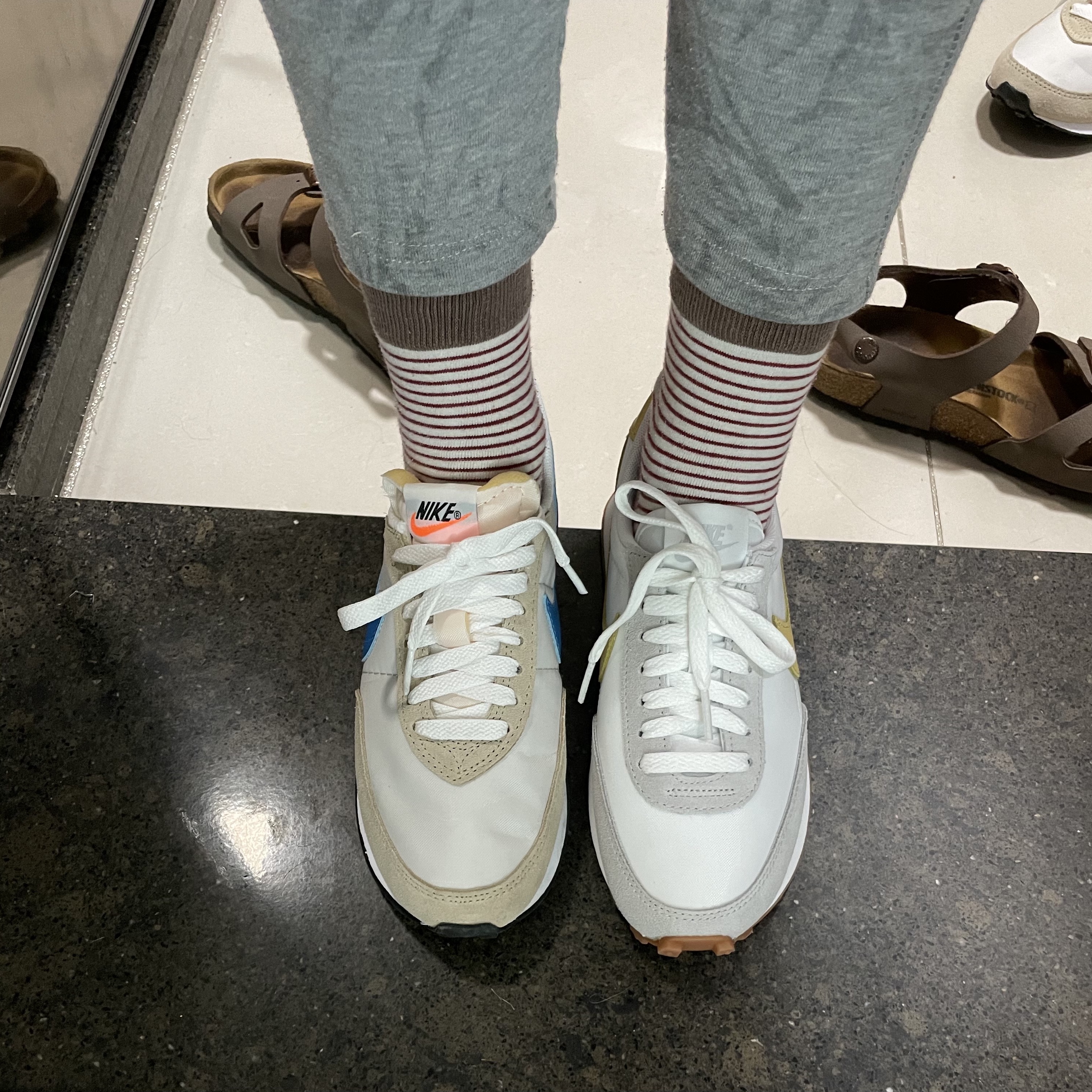 (W) Nike Daybreak Summit White Saturn Gold, (W) Nike Waffle Trainer 2 Light Bone Green Noise 착용 스타일
