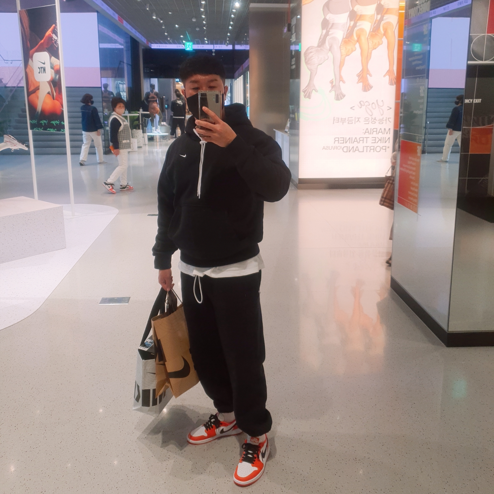 (W) Nike NRG Solo Swoosh Fleece Pants Black White - Asia, (W) Nike NRG Solo Swoosh Fleece Pants Black White - US/EU 착용 스타일