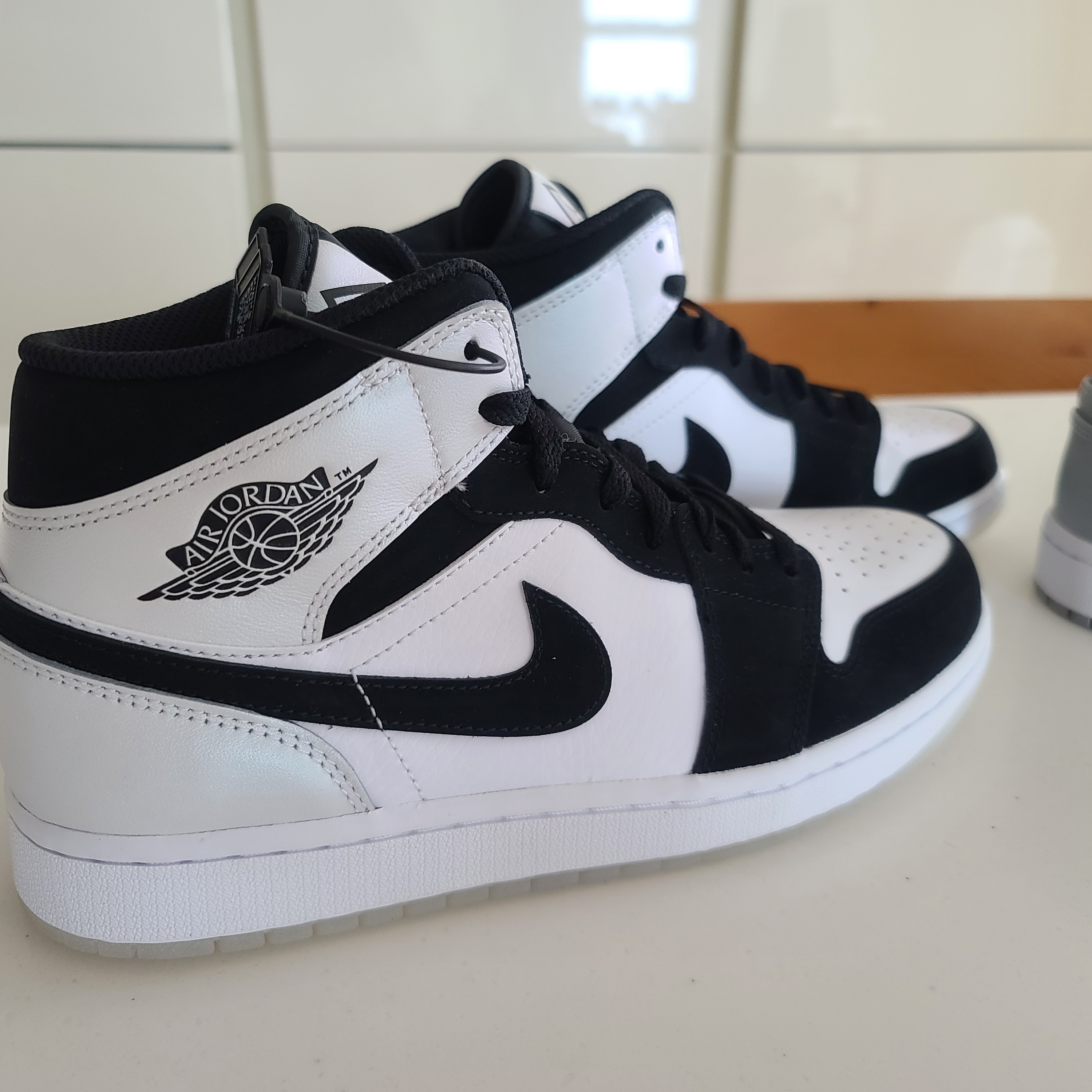 Jordan 1 Mid Light Smoke Grey Anthracite, Jordan 1 Mid SE Diamond 착용 스타일 - 2
