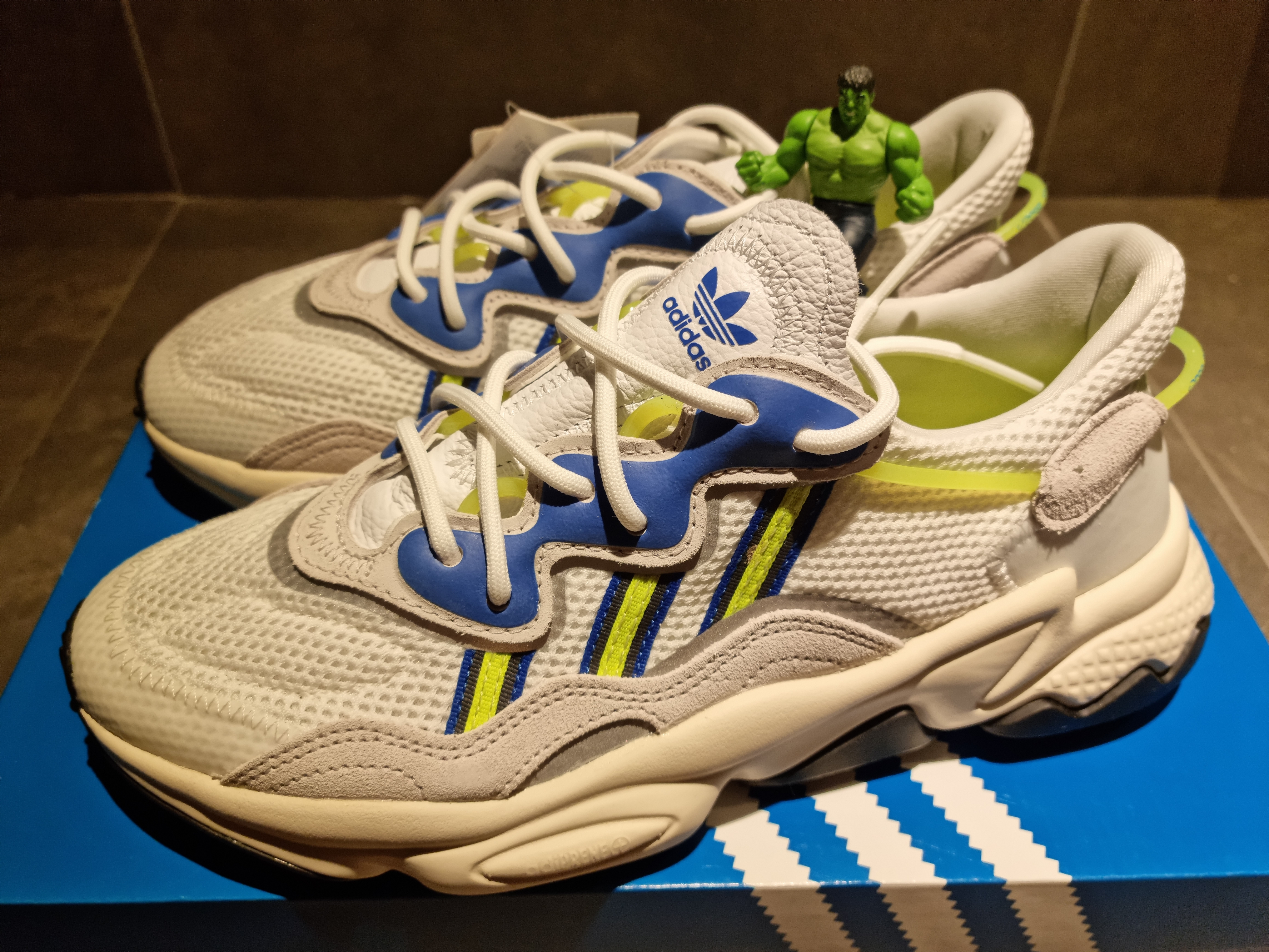 Adidas Ozweego Cloud White Solar Yellow 착용 스타일 - 2