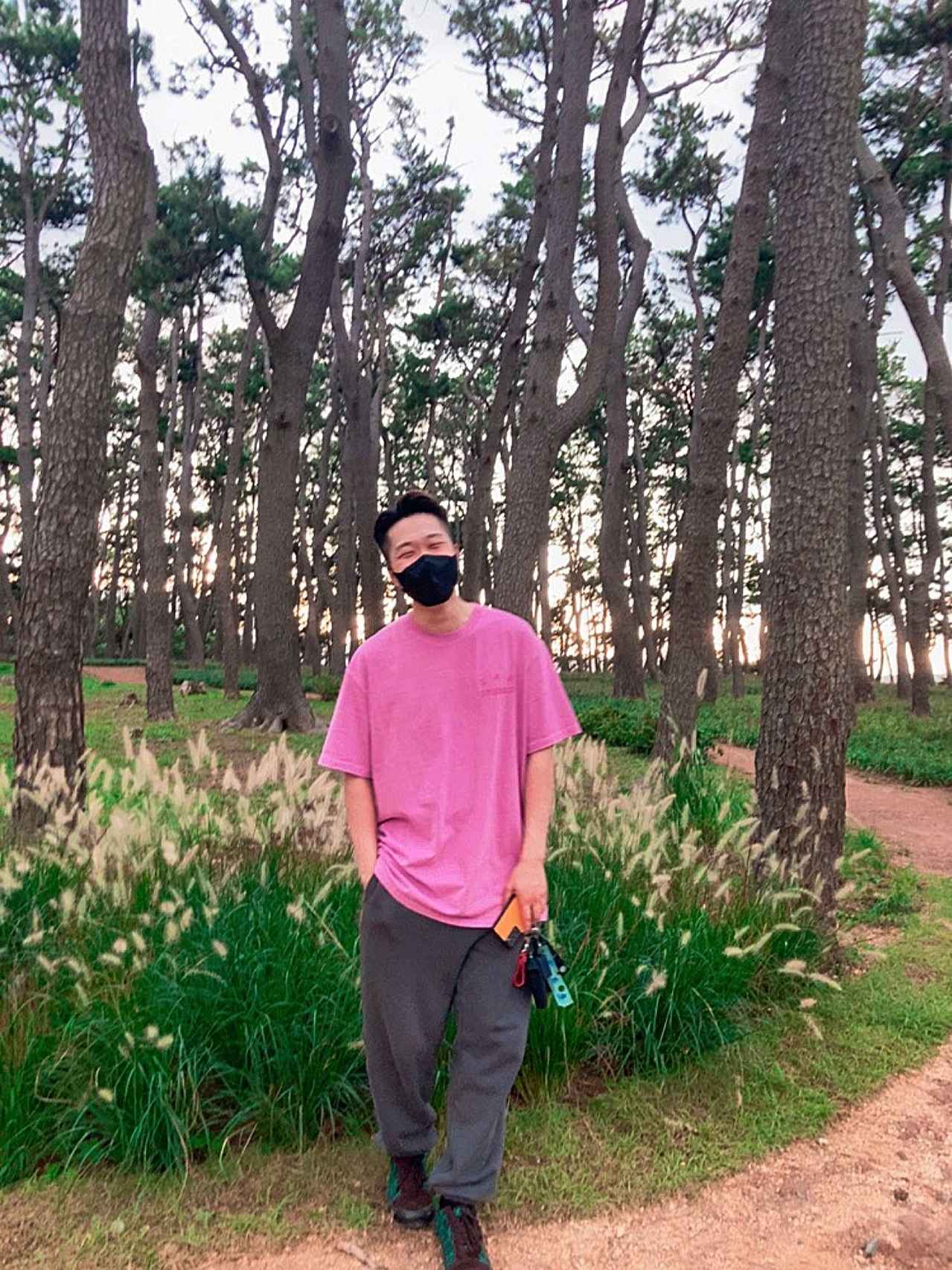 IAB Studio Pigment T-Shirt Magenta, Vans Vault x Stray Rats Old Skool OG NS LX Black Green 착용 스타일 - 1