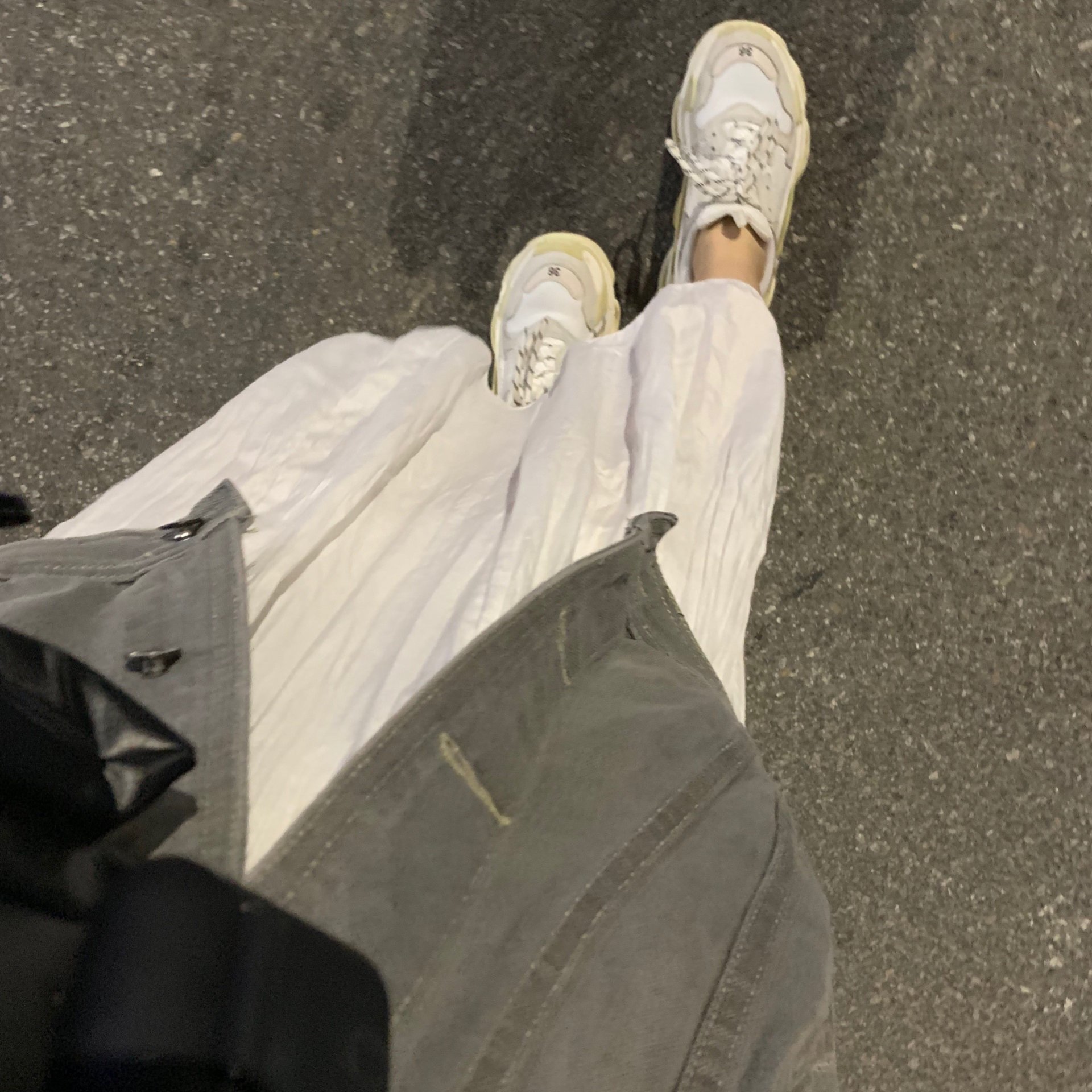 Jordan 1 Mid Triple White, Balenciaga Triple S White 2018 착용 스타일 - 2