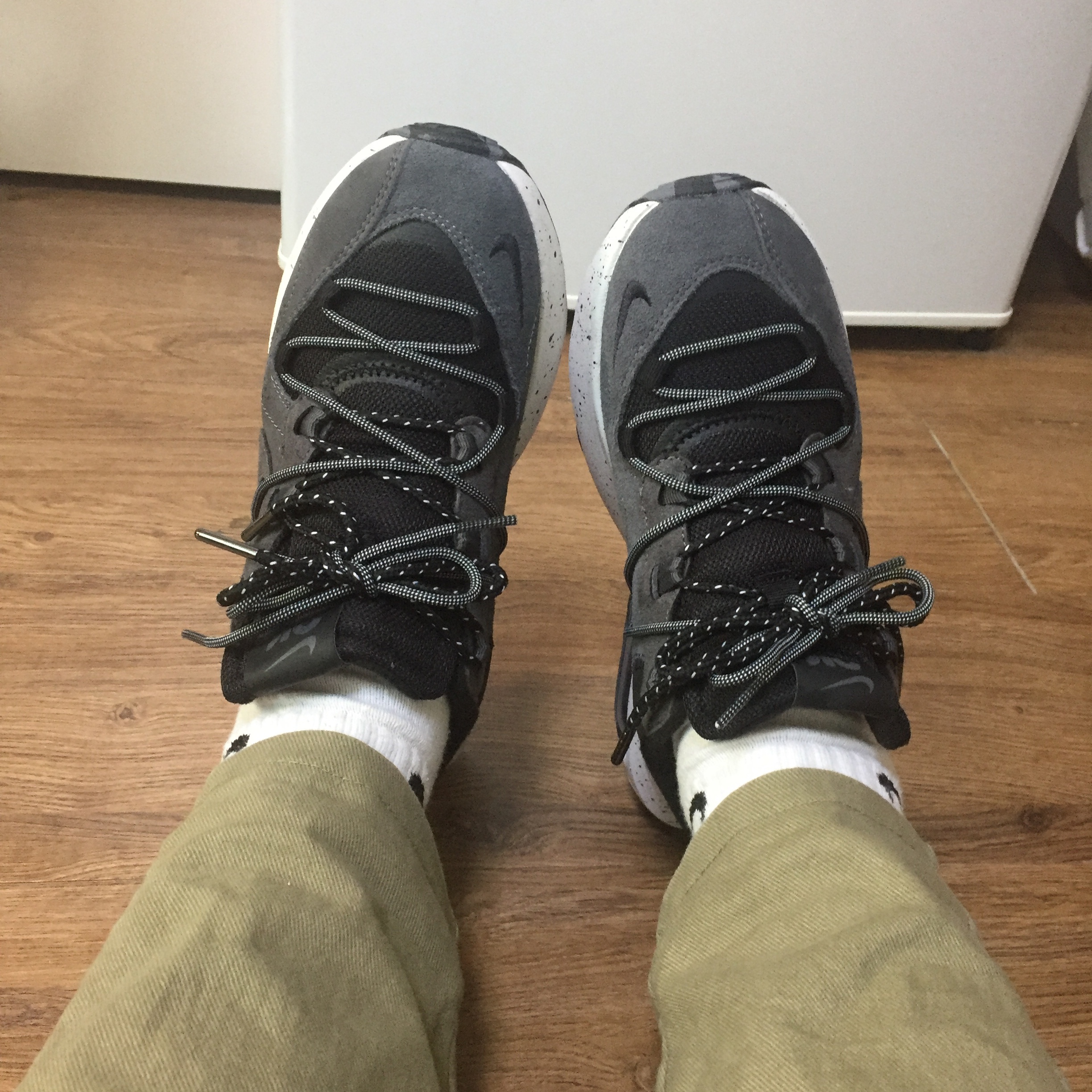 (W) Nike Air Max Viva Iron Grey 착용 스타일 - 1