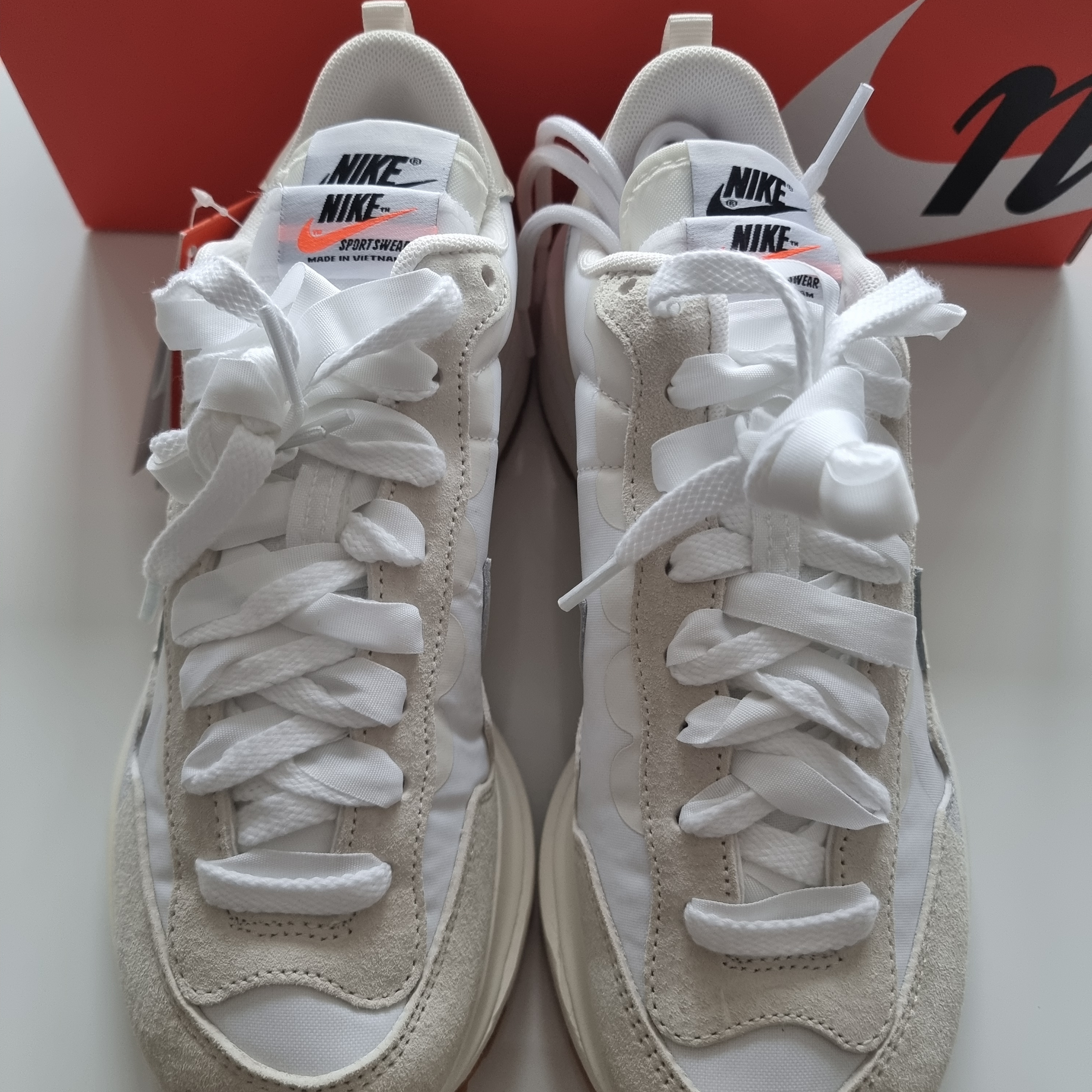 Nike x Sacai VaporWaffle White and Gum 착용 스타일 - 1