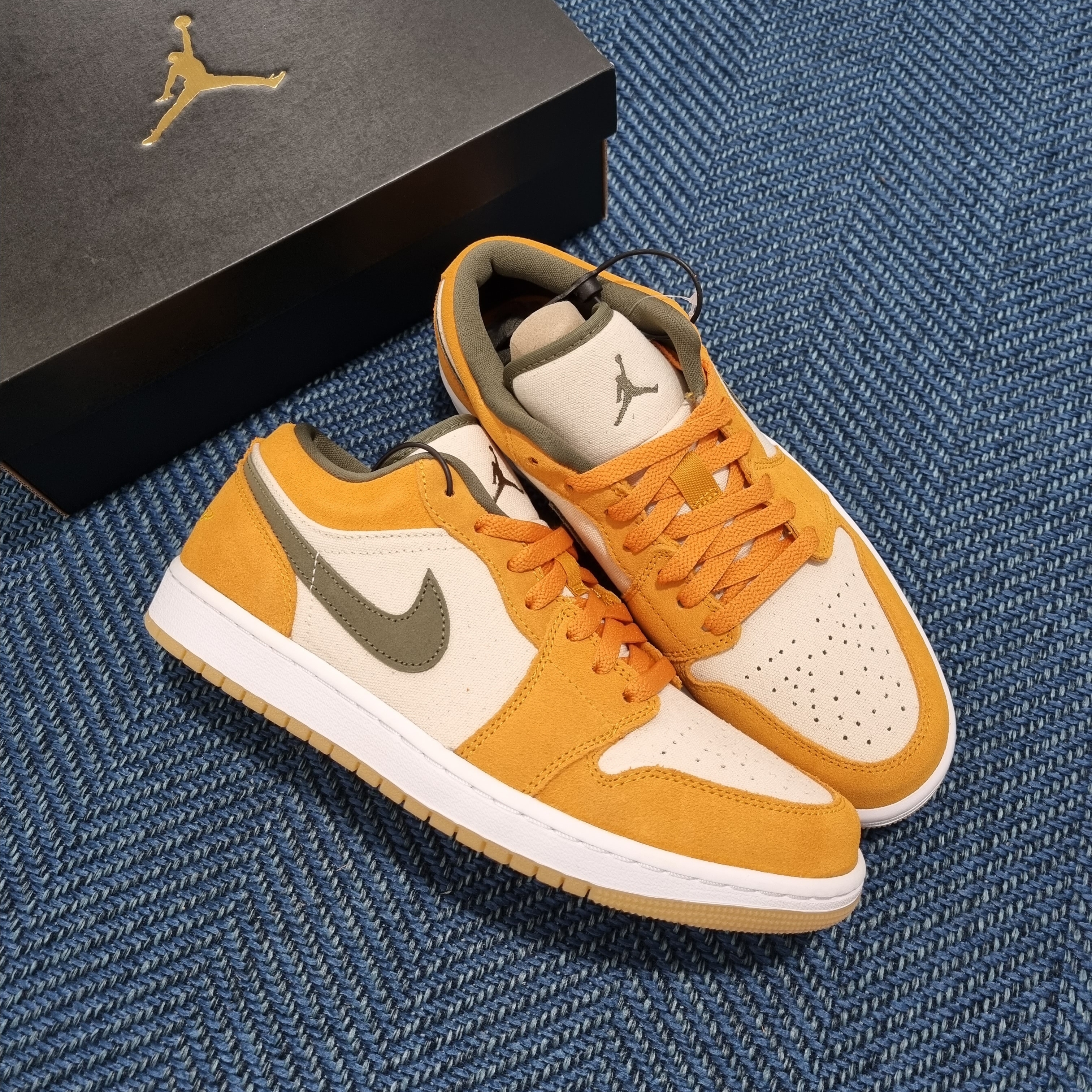 Jordan 1 Low SE Light Curry 착용 스타일