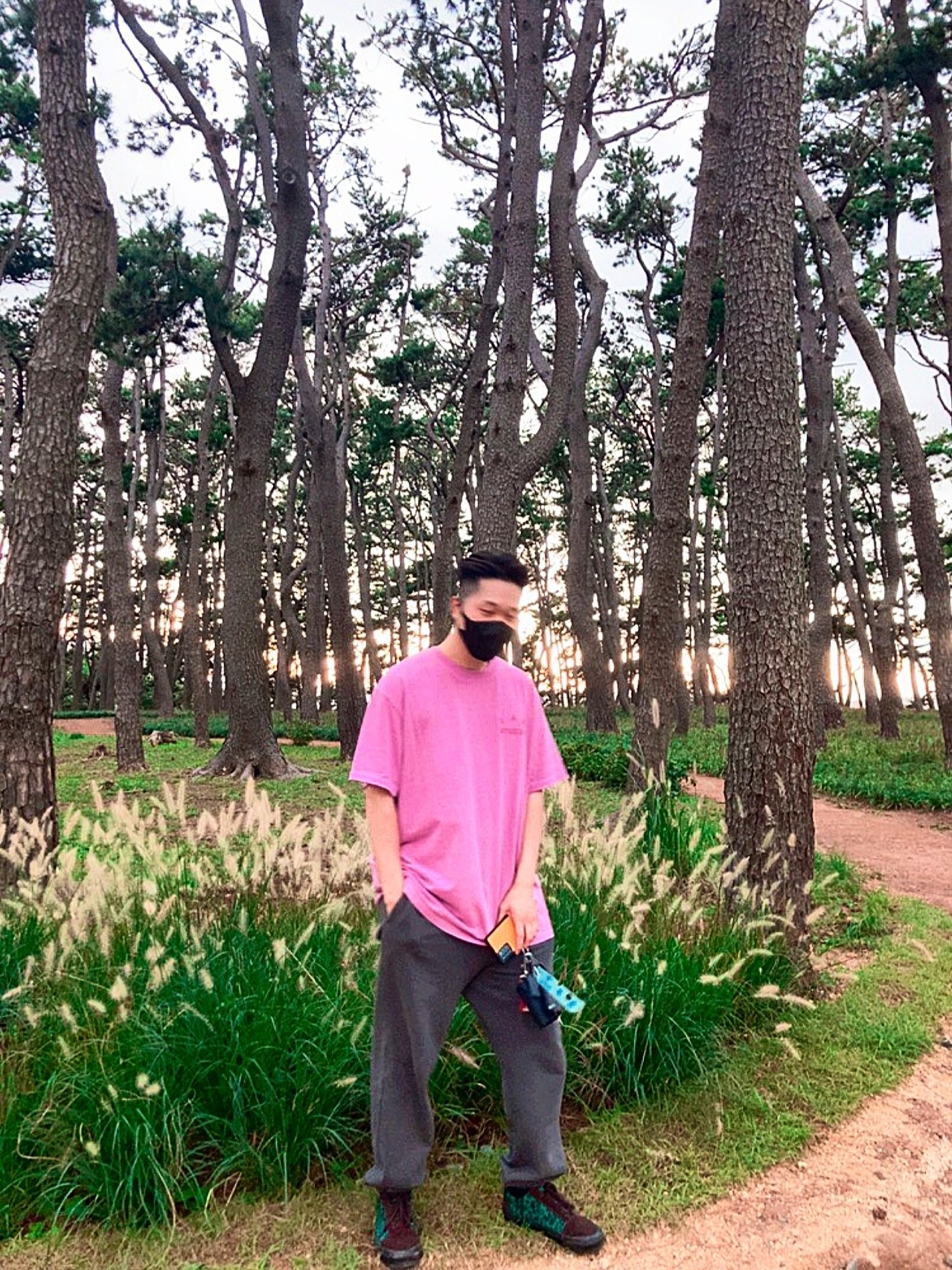 IAB Studio Pigment T-Shirt Magenta, Vans Vault x Stray Rats Old Skool OG NS LX Black Green 착용 스타일 - 2