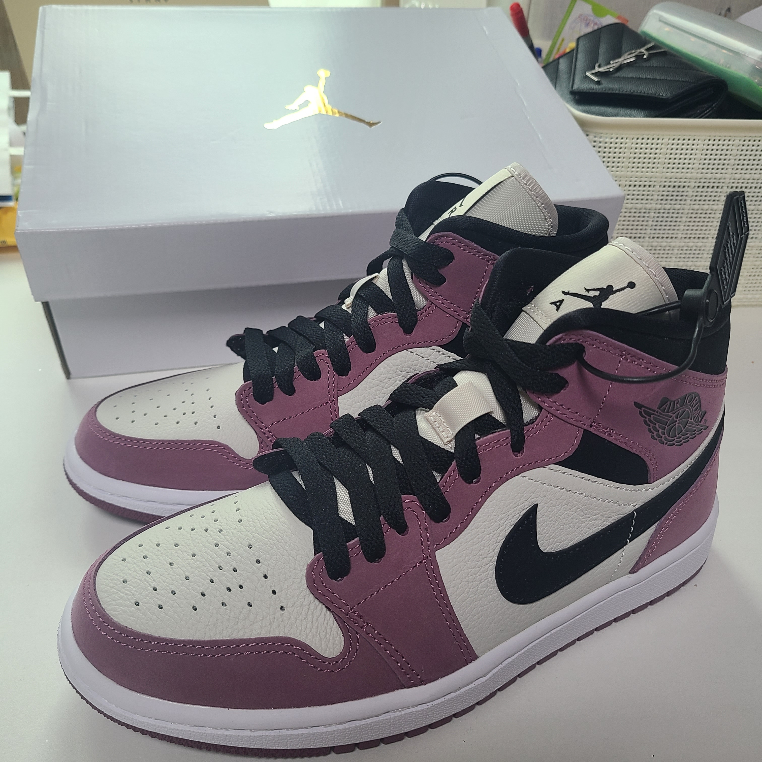 (W) Jordan 1 Mid SE Light Mulberry 착용 스타일 - 2
