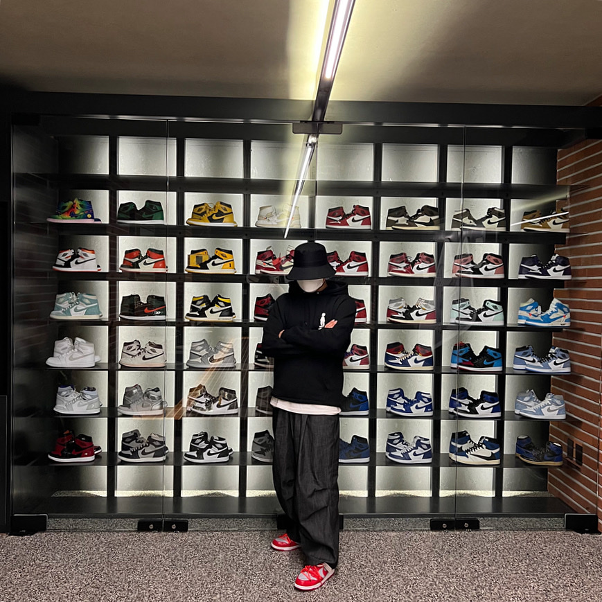 Nike x Off-White Dunk Low University Red, Jordan 1 x Travis Scott Retro High OG SP Mocha 착용 스타일
