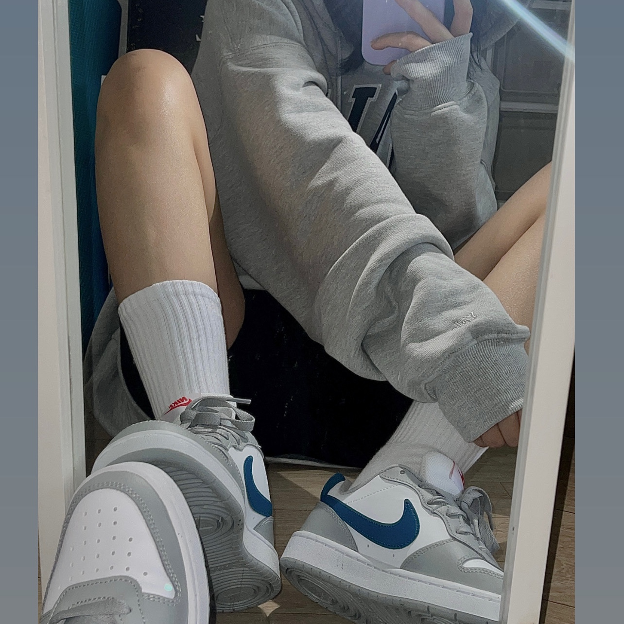 (GS) Nike Court Borough Low 2 Light Smoke Grey 착용 스타일 - 2