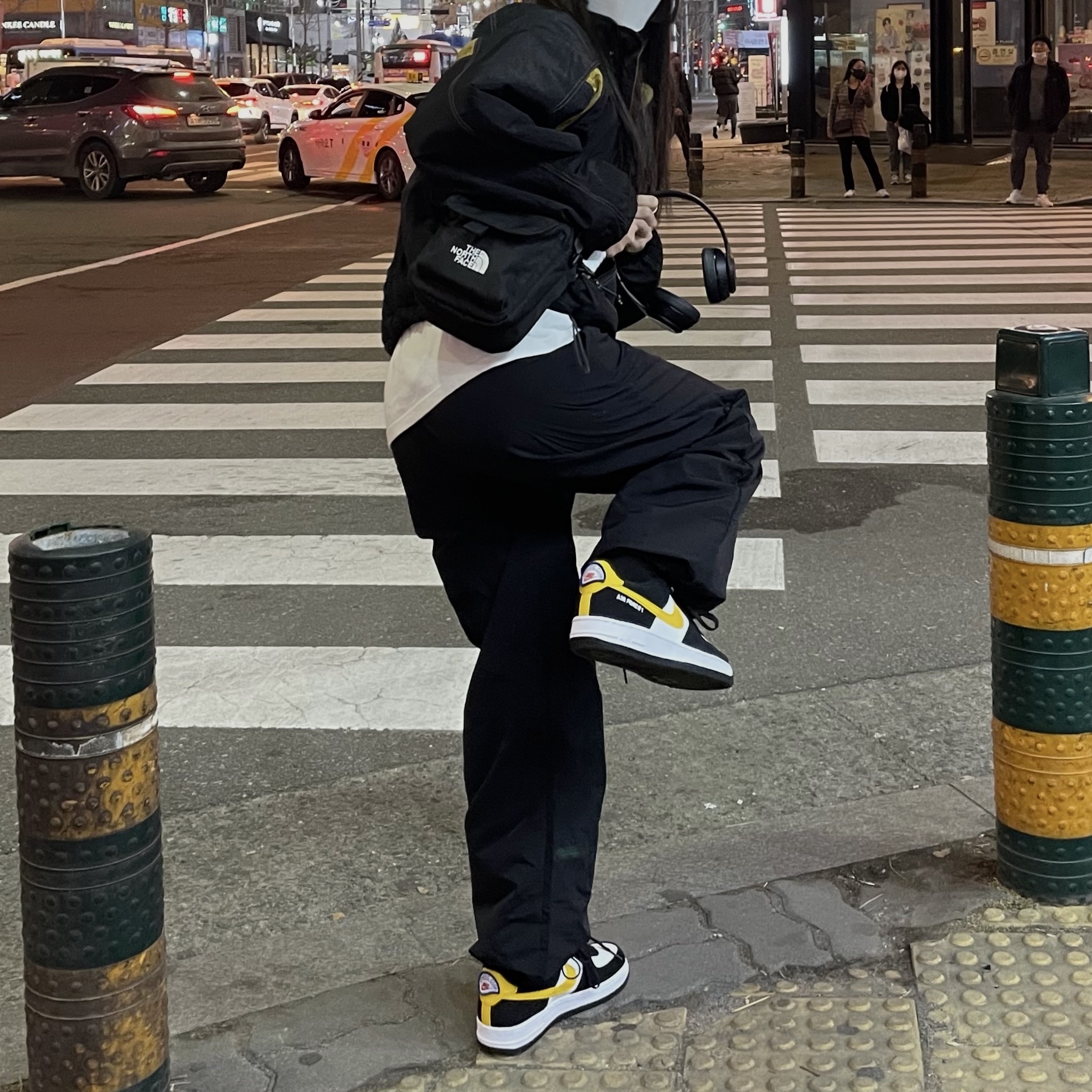 Nike Air Force 1 '07 LV8 Athletic Club Black Dark Sulfur, (GS) Nike Air Force 1 LV8 Athletic Club Black Dark Sulfur 착용 스타일