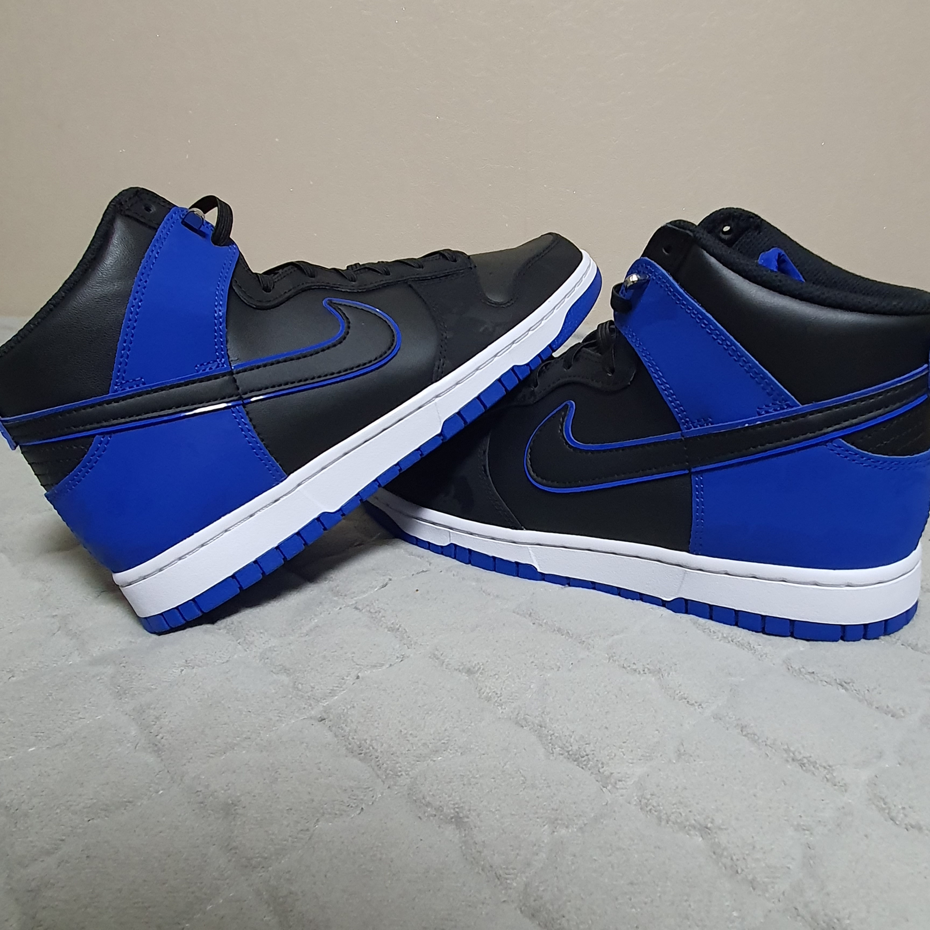 Nike Dunk High Retro SE Camo Black Royal 착용 스타일