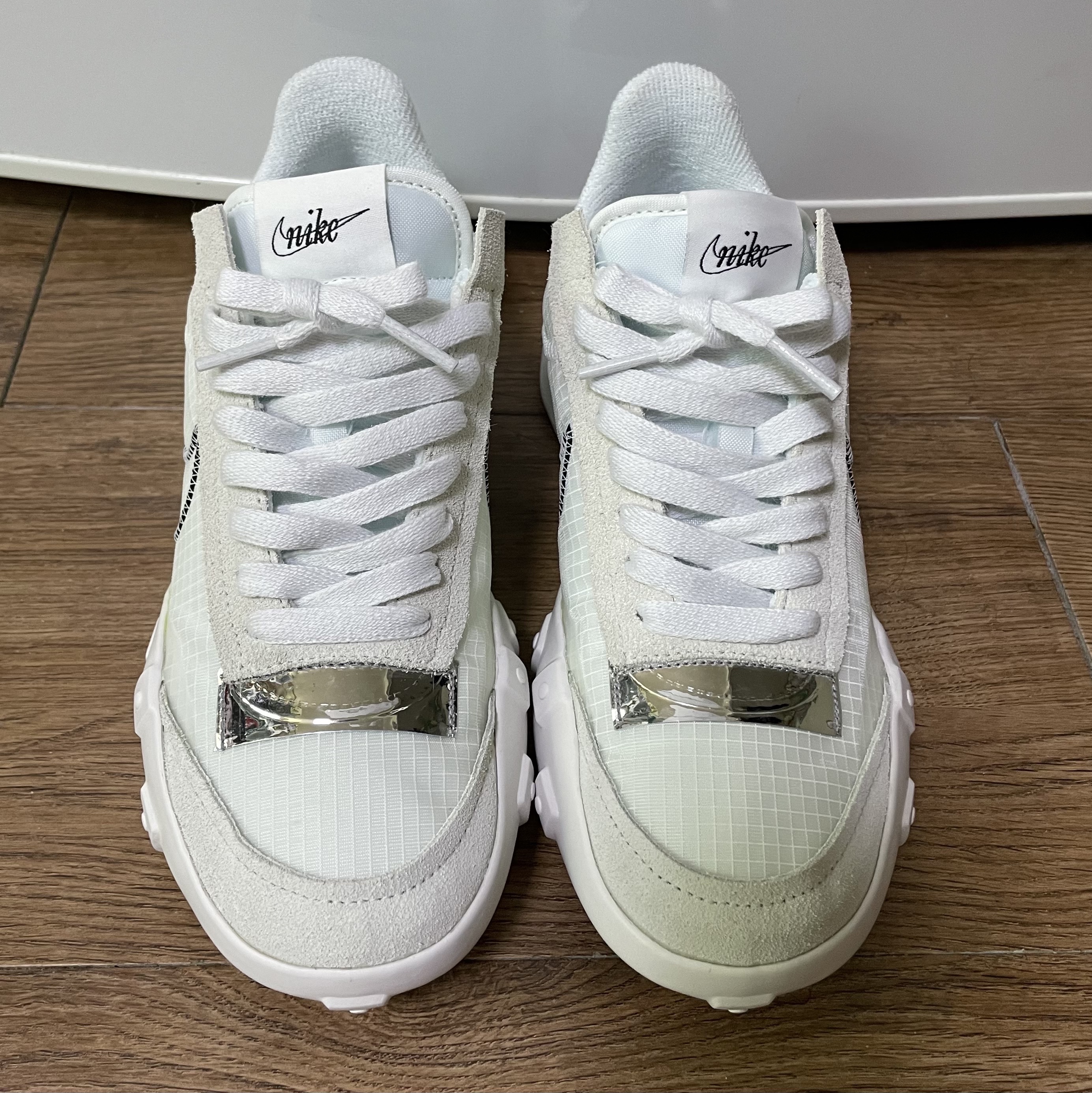 (W) Nike Waffle Racer 2X Summit White Volt 착용 스타일 - 2