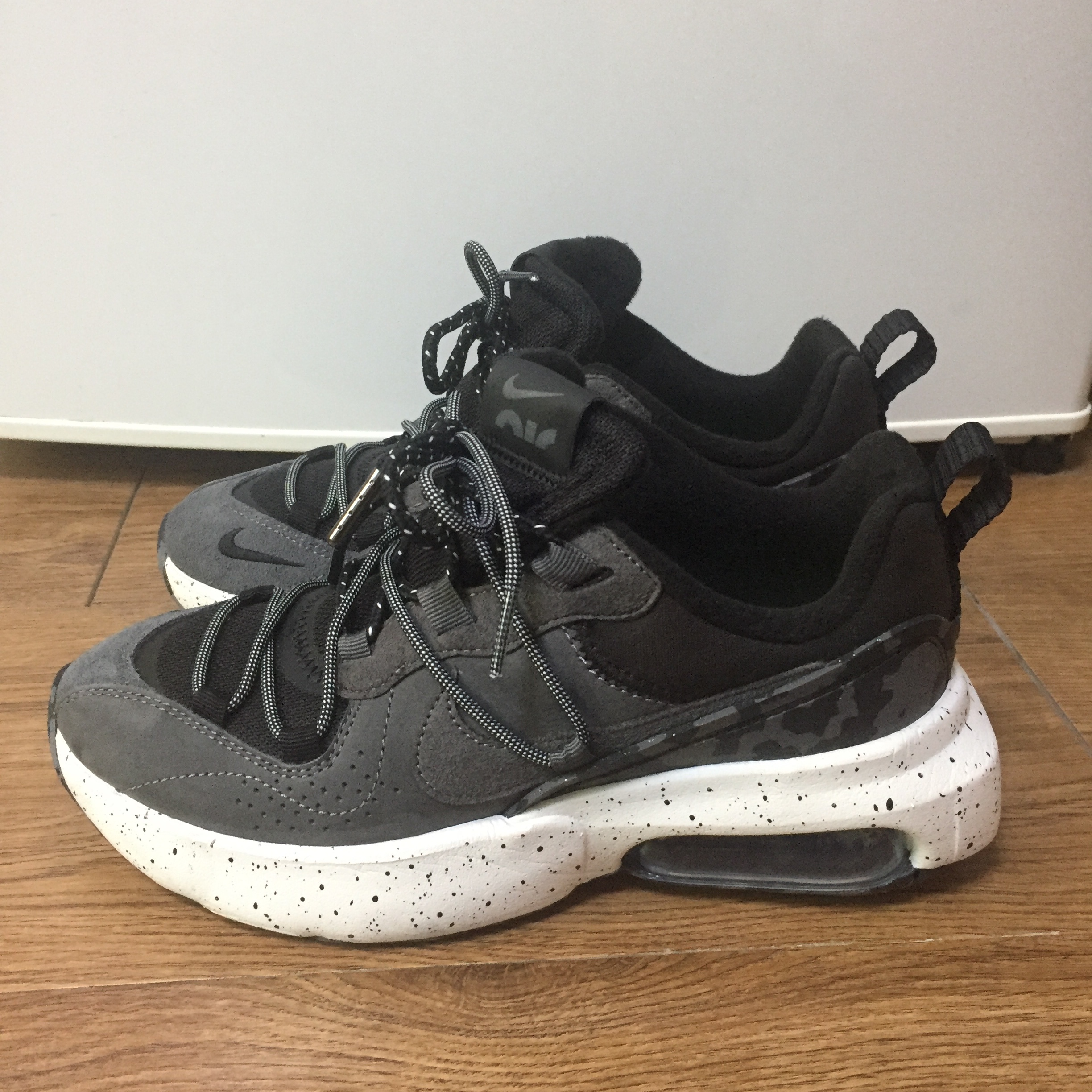 (W) Nike Air Max Viva Iron Grey 착용 스타일 - 2