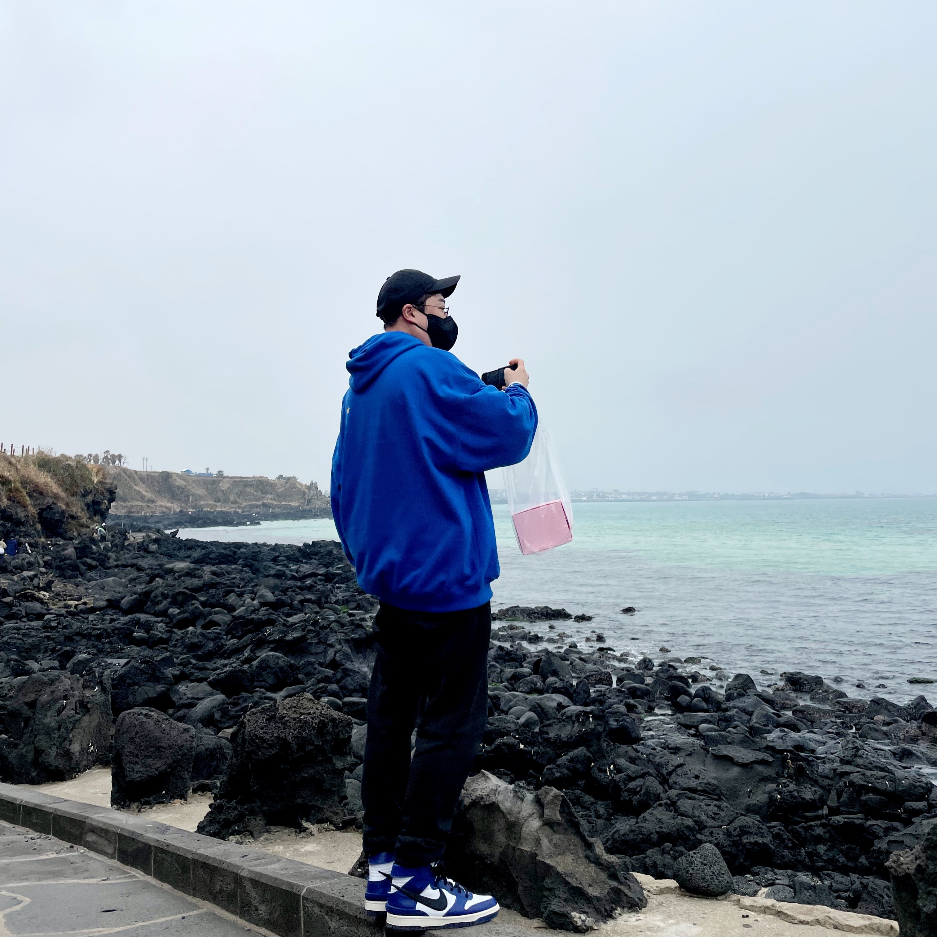 Nike x Ambush Dunk High Deep Royal Blue, Souvenir Official Eunify Classic Hoodie Blue 착용 스타일 - 3