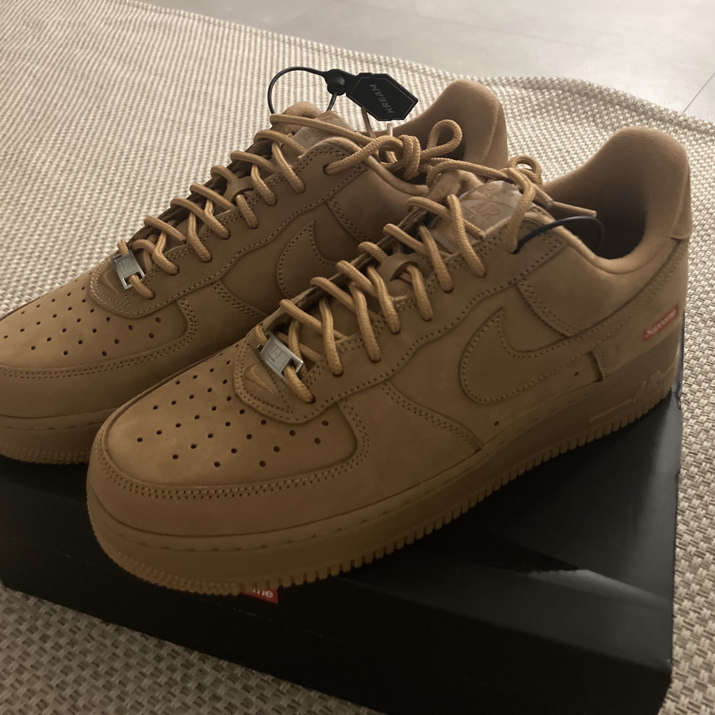 Nike x Supreme Air Force 1 Low Flax 착용 스타일 - 2