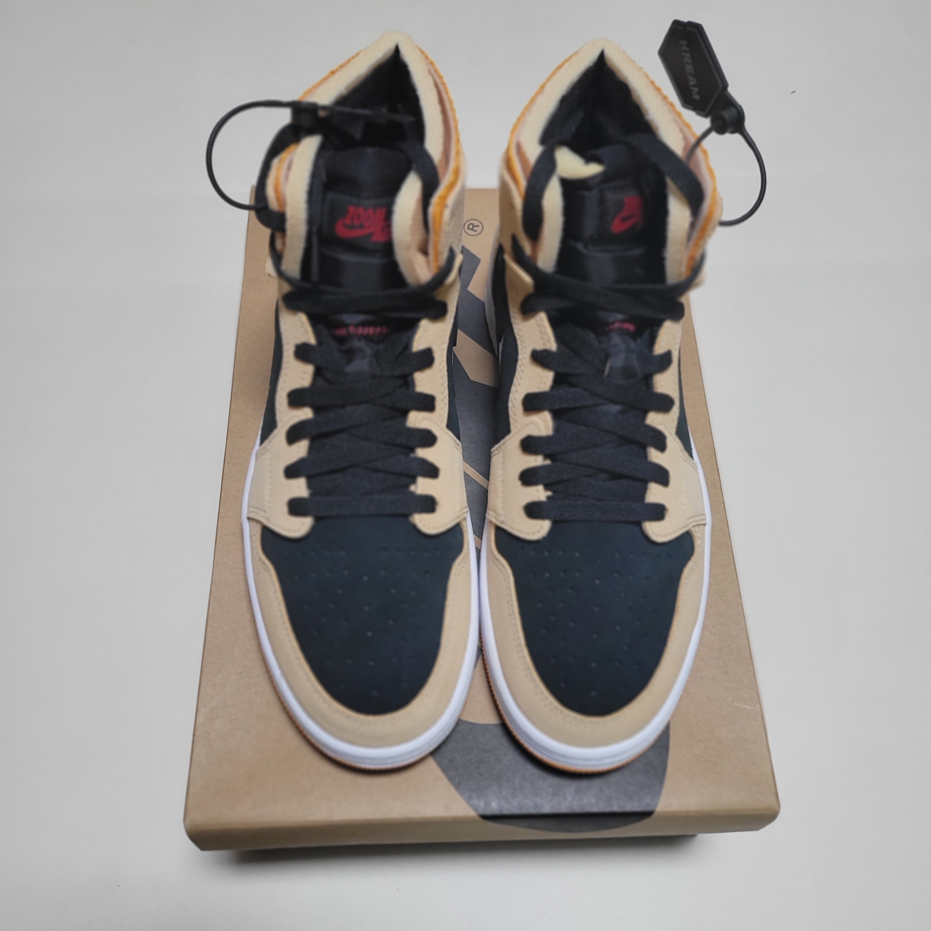 Jordan 1 Zoom Air CMFT Pumpkin Spice 착용 스타일 - 1