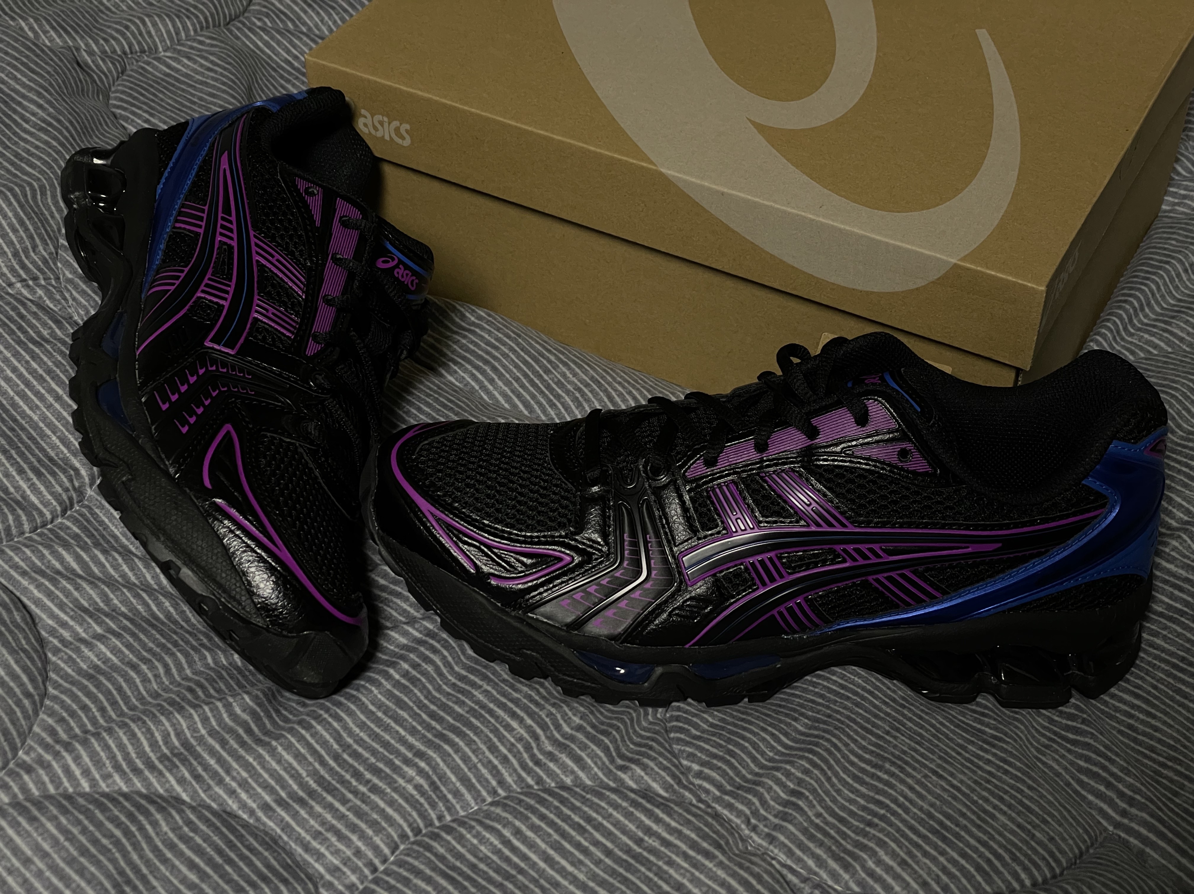 Asics Gel-Kayano 14 Black Lake Drive 착용 스타일 - 2