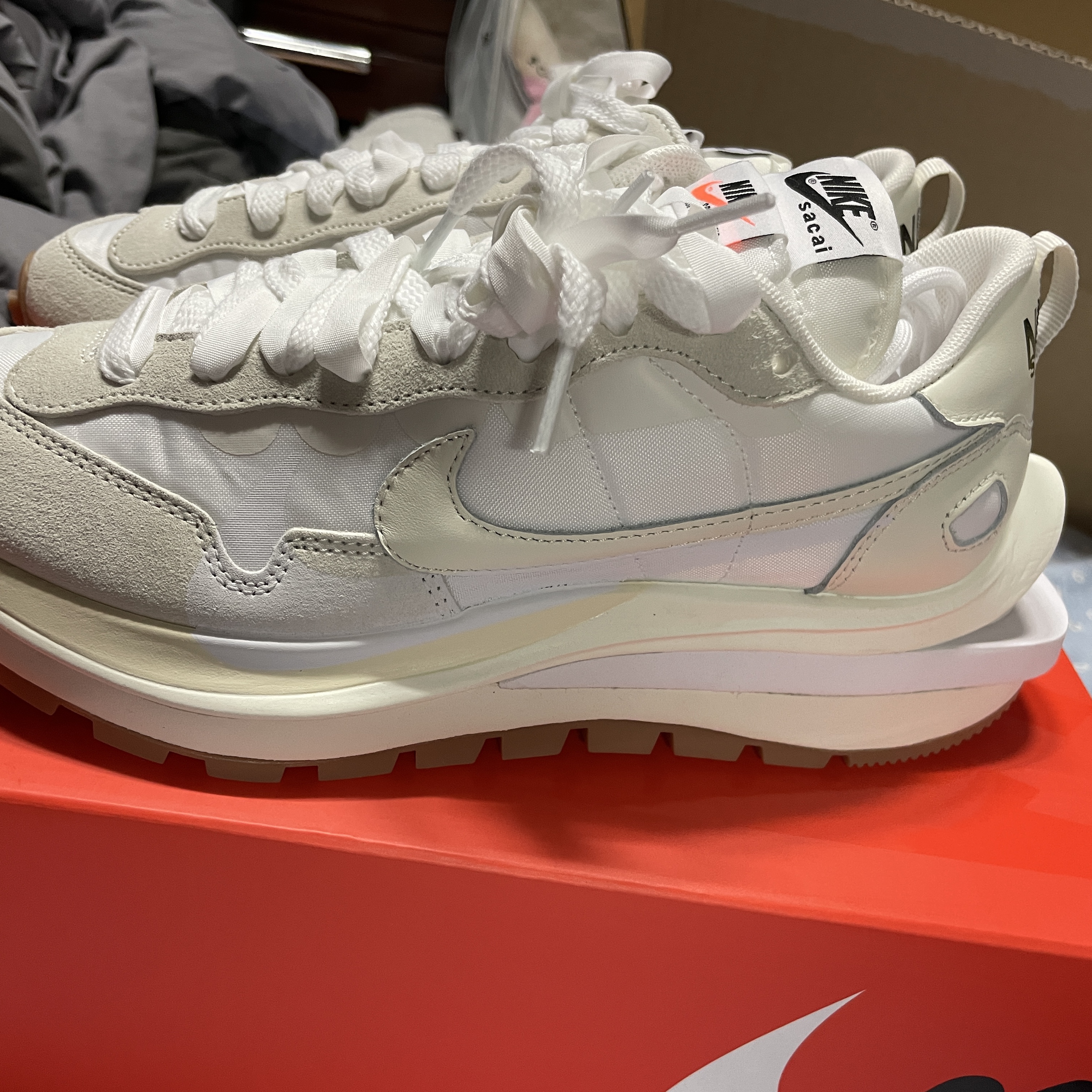 Nike x Sacai VaporWaffle White and Gum 착용 스타일 - 1