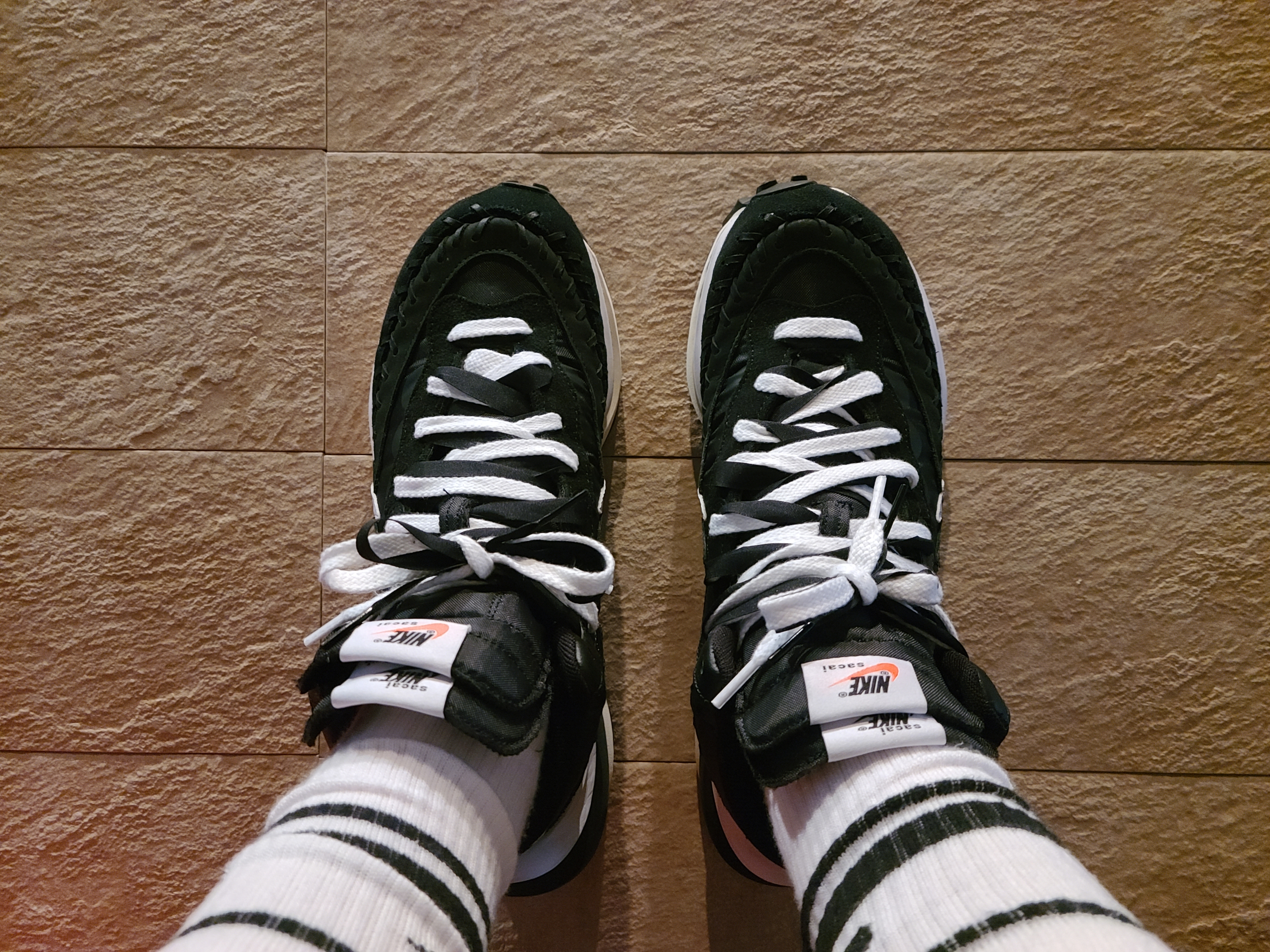 Nike x Sacai x Jean Paul Gaultier VaporWaffle Black White 착용 스타일