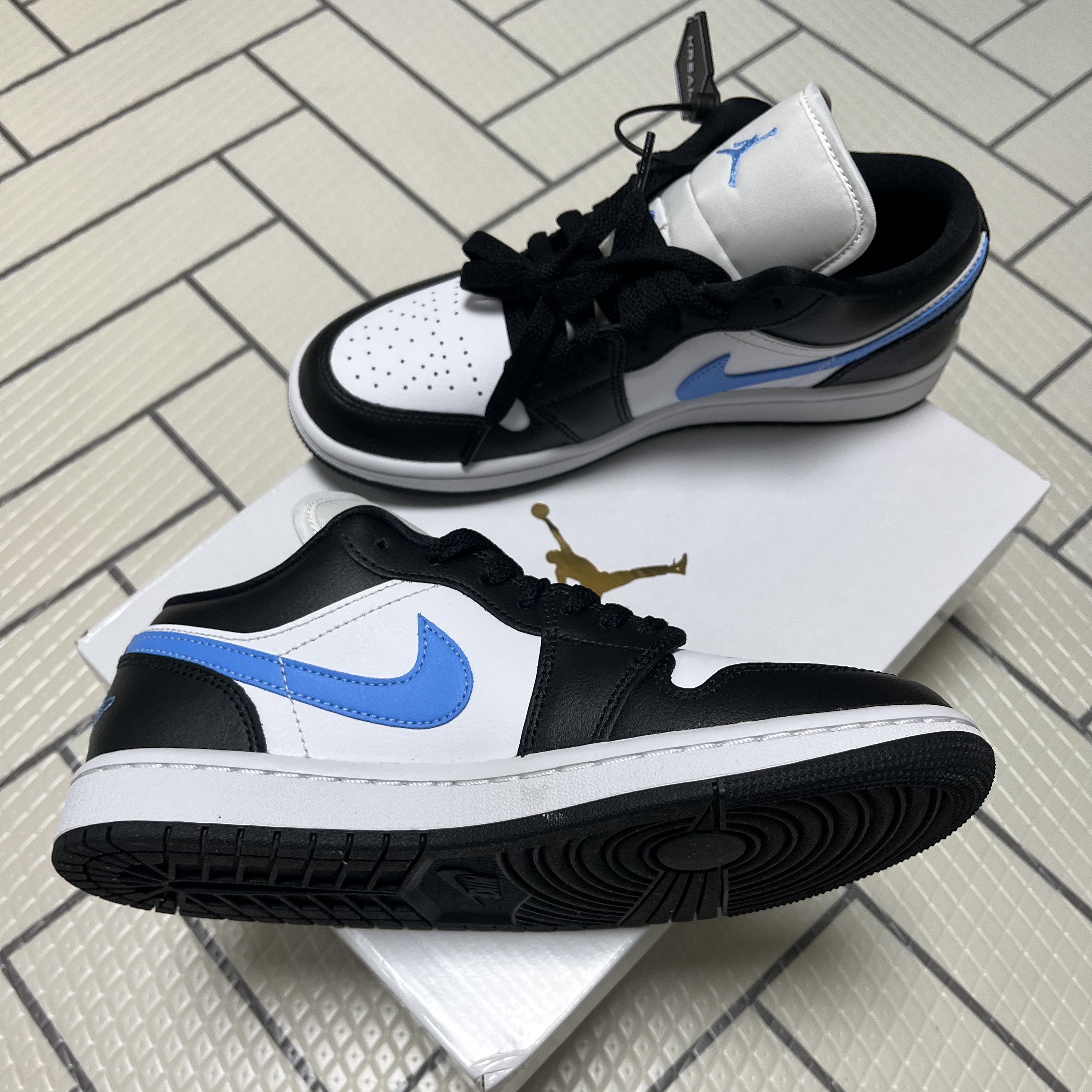 (W) Jordan 1 Low Black University Blue 착용 스타일