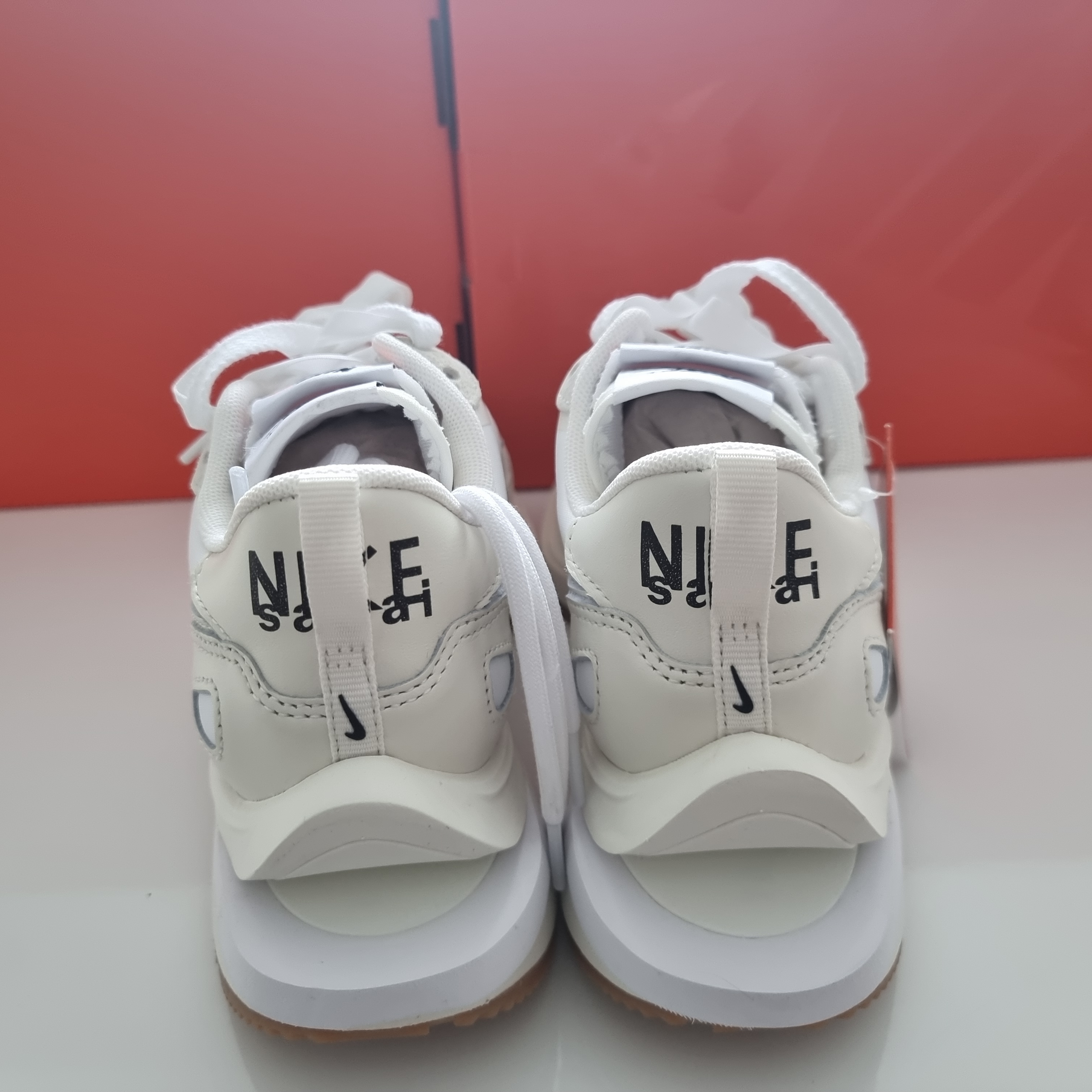 Nike x Sacai VaporWaffle White and Gum 착용 스타일 - 3