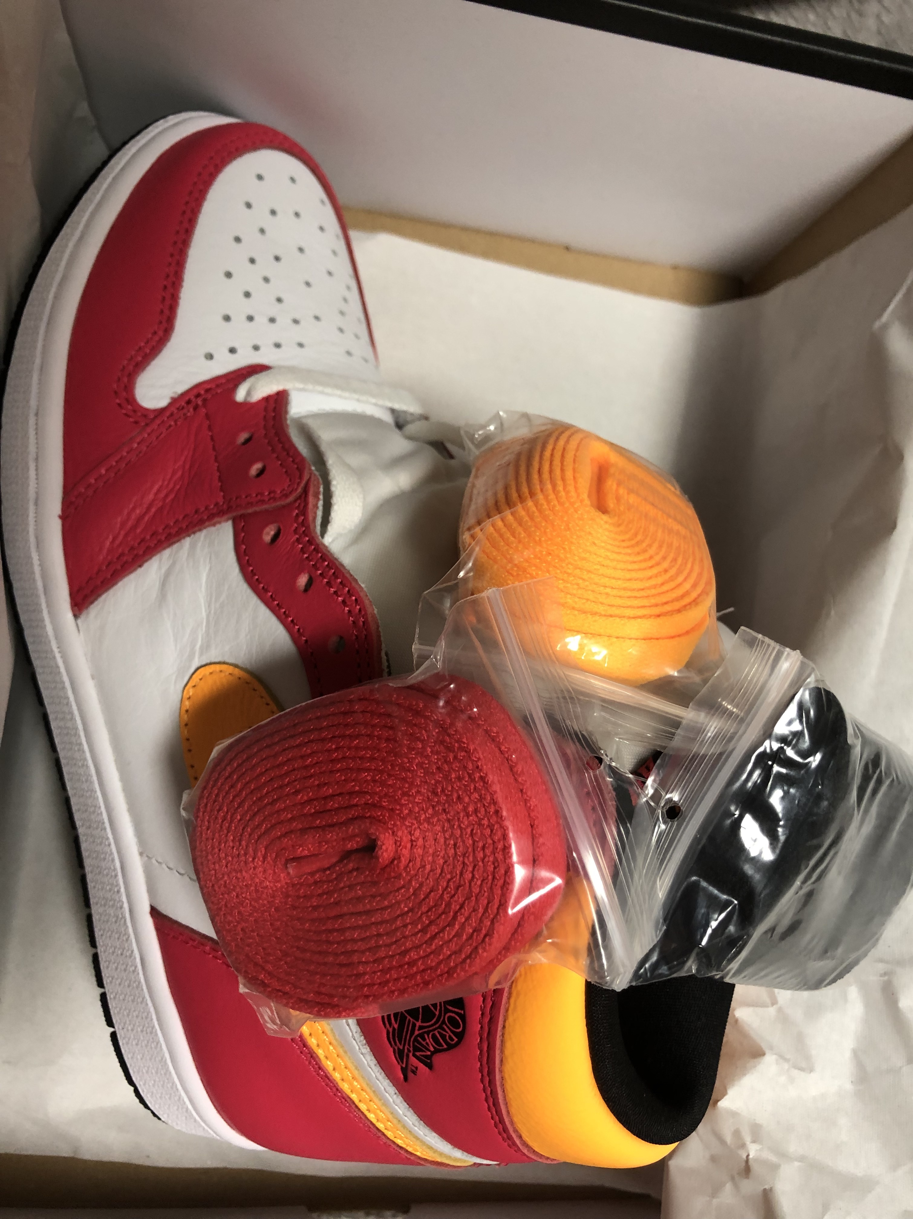 Jordan 1 Retro High OG Light Fusion Red 착용 스타일