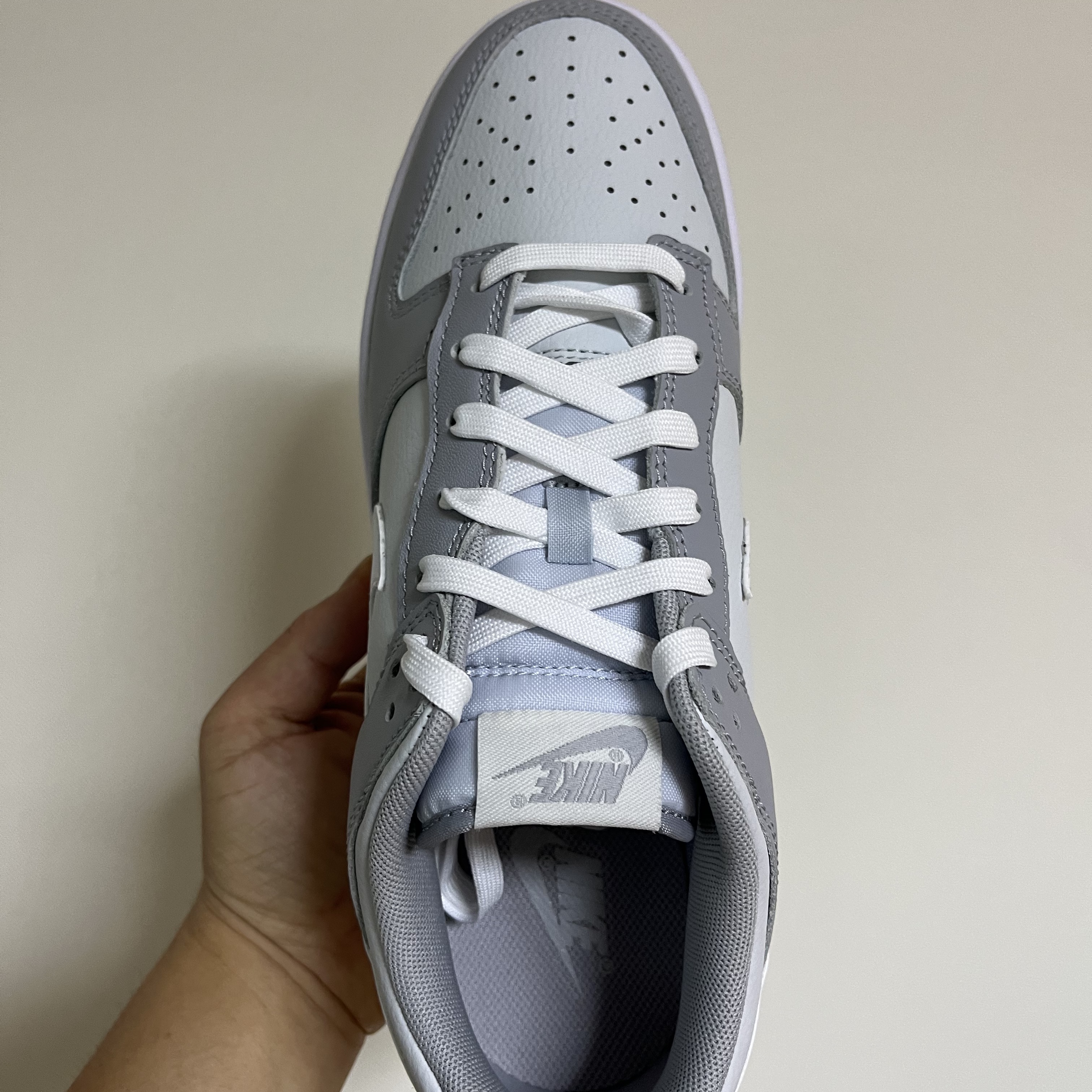 Nike Dunk Low Retro Wolf Grey 착용 스타일 - 3