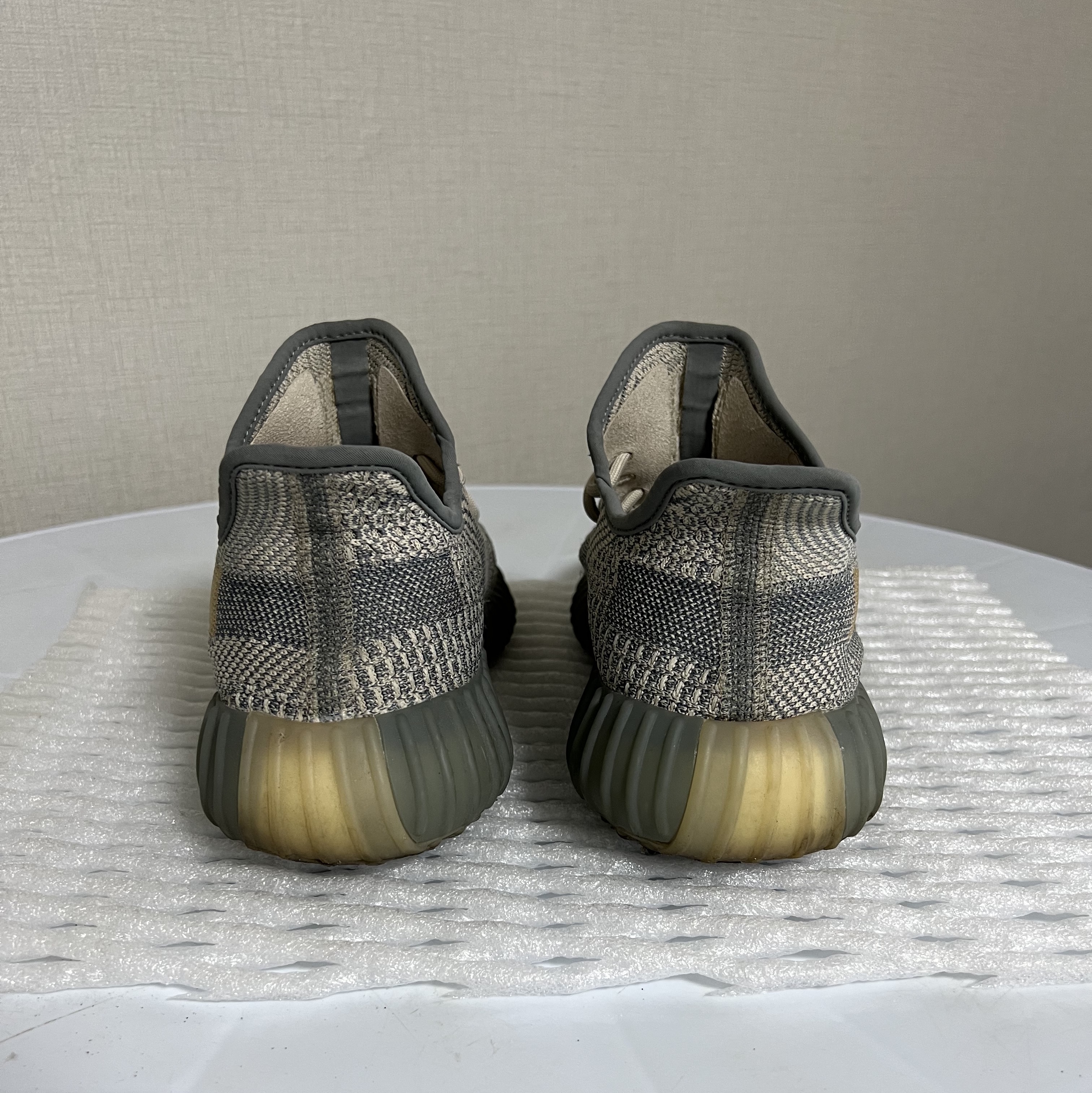 Adidas Yeezy Boost 350 V2 Israfil 착용 스타일 - 4
