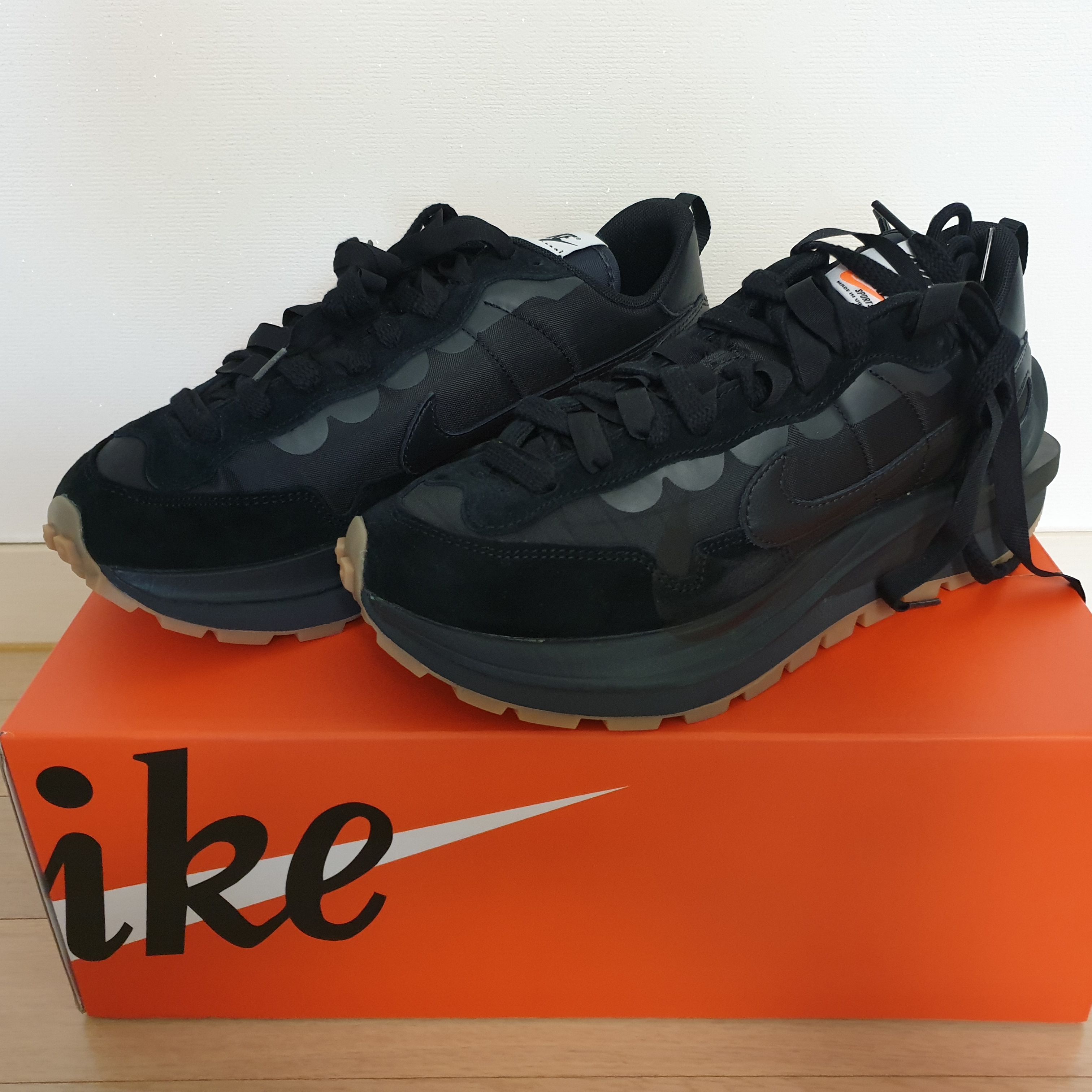 Nike x Sacai VaporWaffle Black and Gum 착용 스타일
