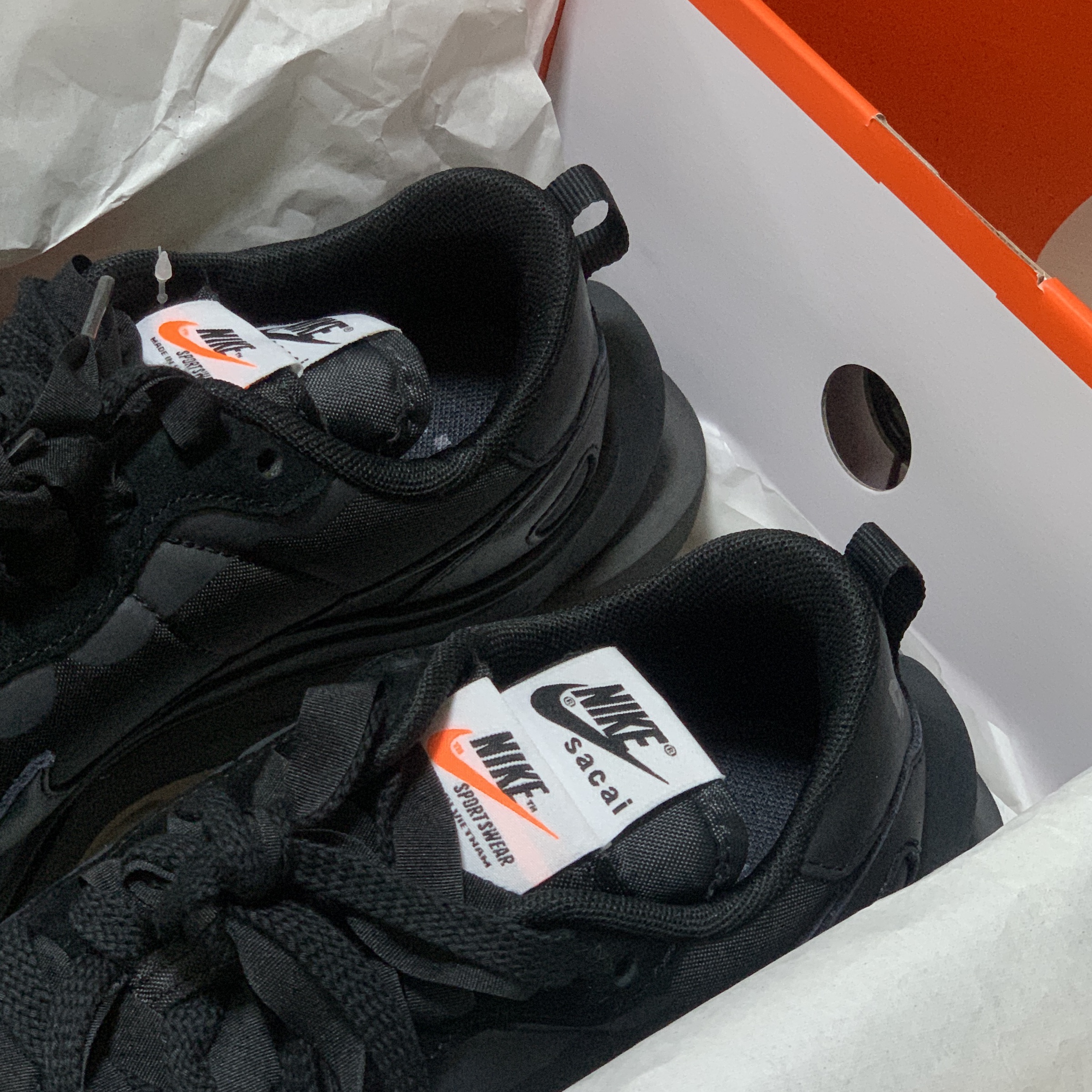 Nike x Sacai VaporWaffle Black and Gum 착용 스타일