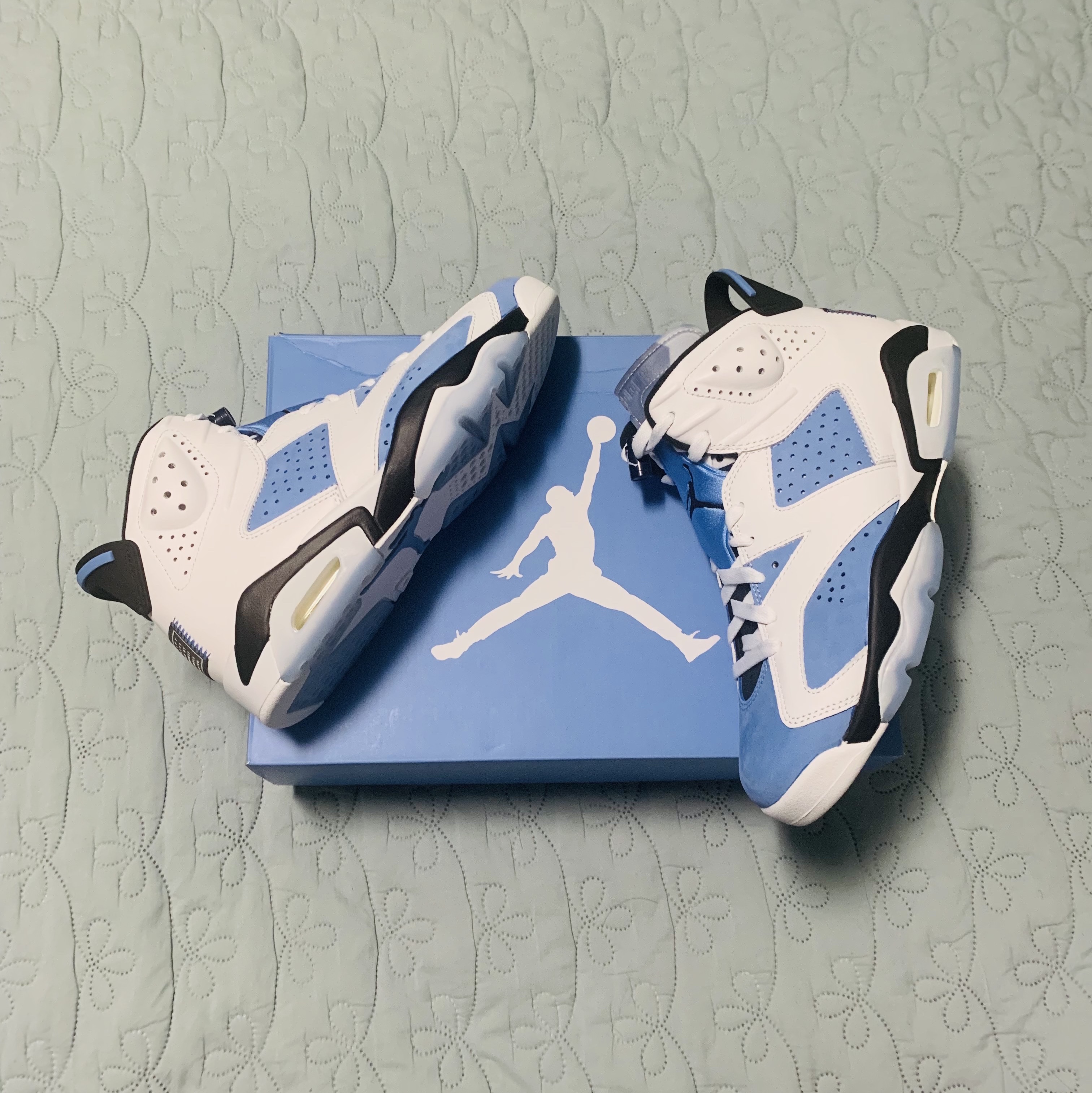 Jordan 6 Retro University Blue 착용 스타일 - 1